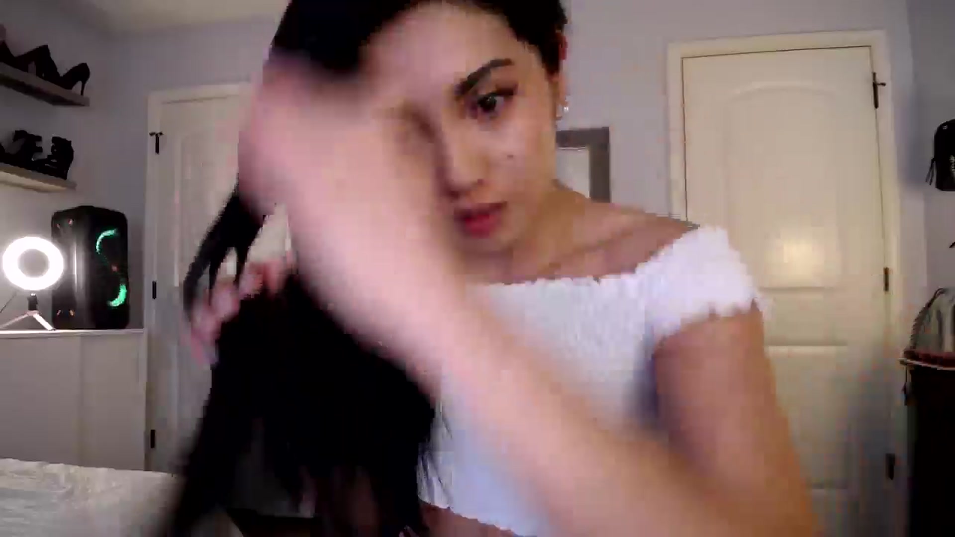 Gallery image thumbnail from AsianLuv_4U's myfreecams stream on, 01/16/2025, 19:59 image 10 of 20