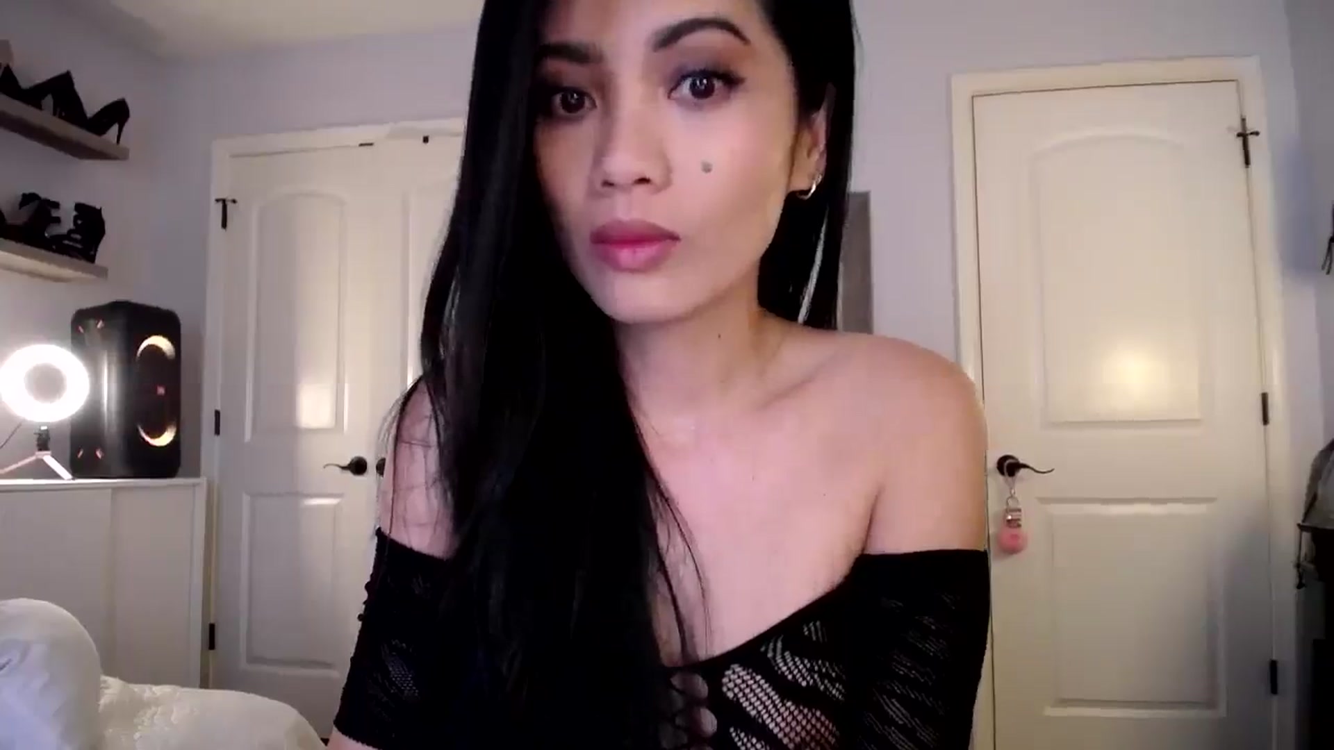 Gallery image thumbnail from AsianLuv_4U's myfreecams stream on, 01/20/2025, 18:08 image 14 of 20