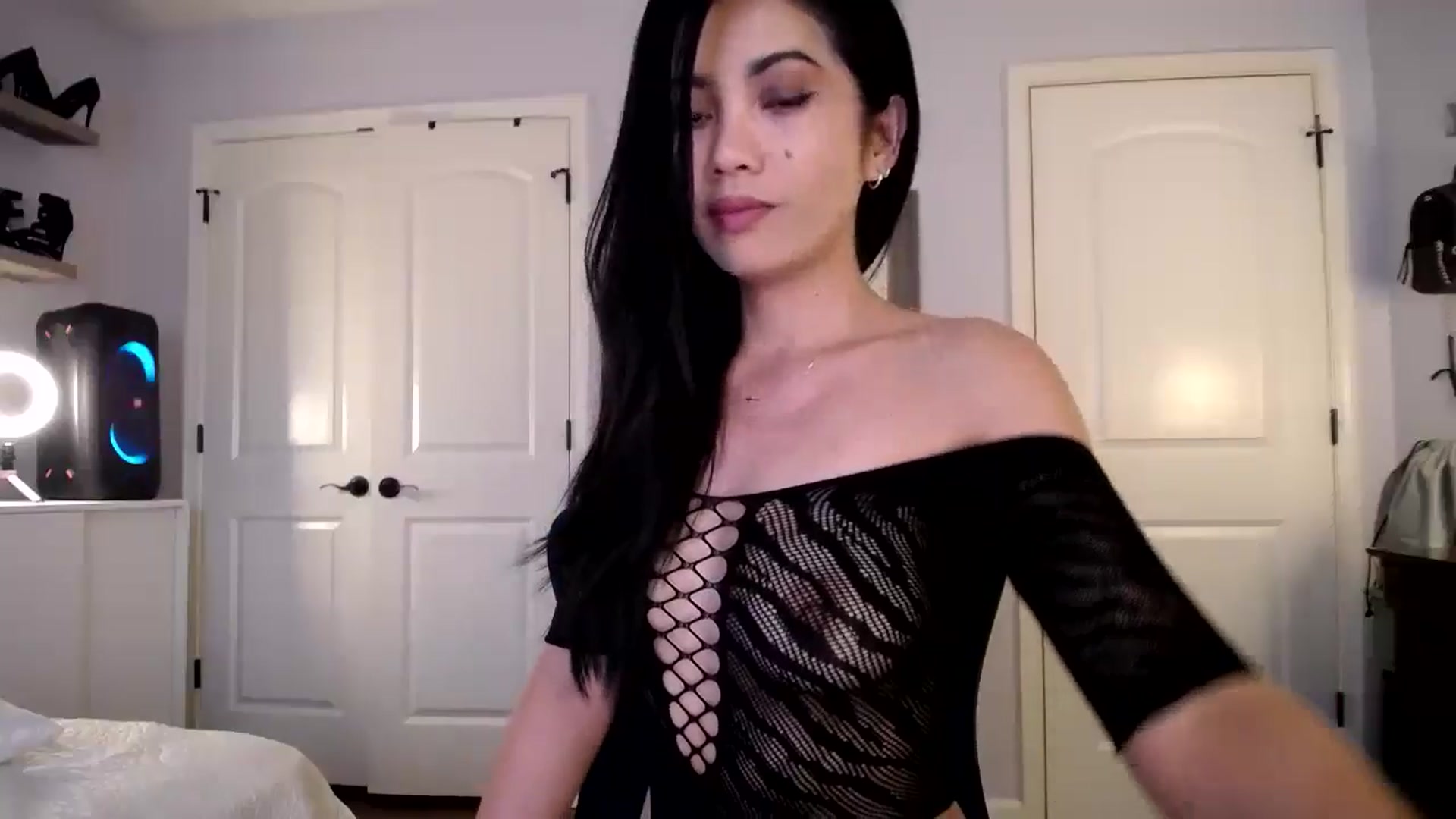 Gallery image thumbnail from AsianLuv_4U's myfreecams stream on, 01/20/2025, 20:04 image 2 of 20