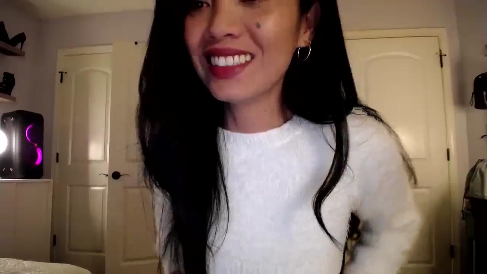 Gallery image thumbnail from AsianLuv_4U's myfreecams stream on, 01/30/2025, 17:12 image 18 of 20