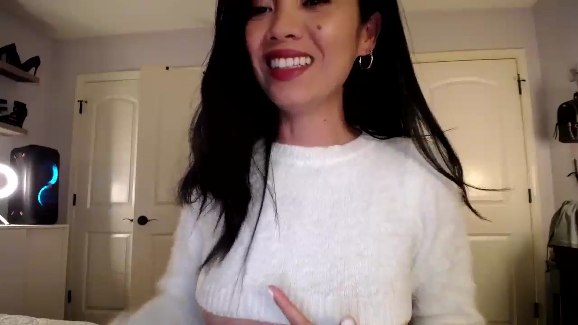 Gallery image thumbnail from AsianLuv_4U's myfreecams stream on, 01/30/2025, 17:12 image 8 of 20