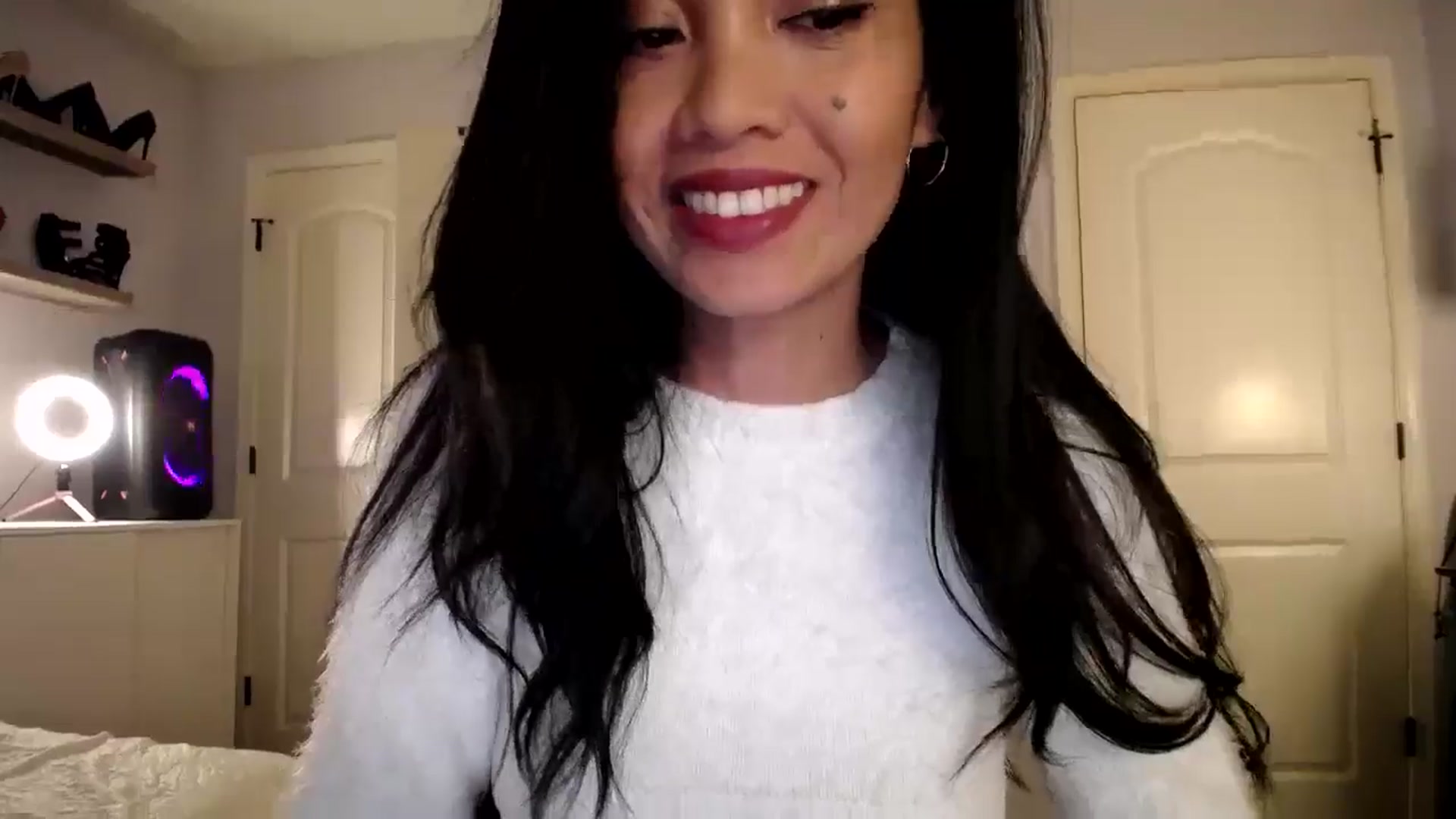 Gallery image thumbnail from AsianLuv_4U's myfreecams stream on, 01/30/2025, 18:00 image 15 of 20