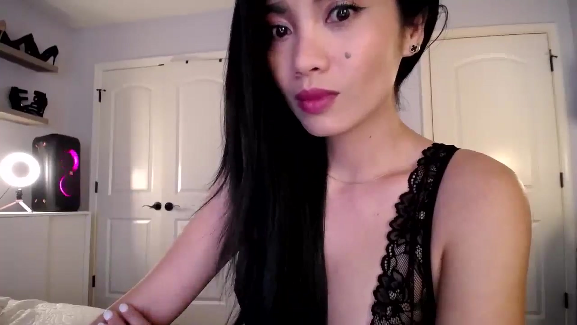 Gallery image thumbnail from AsianLuv_4U's myfreecams stream on, 02/03/2025, 18:00 image 15 of 20