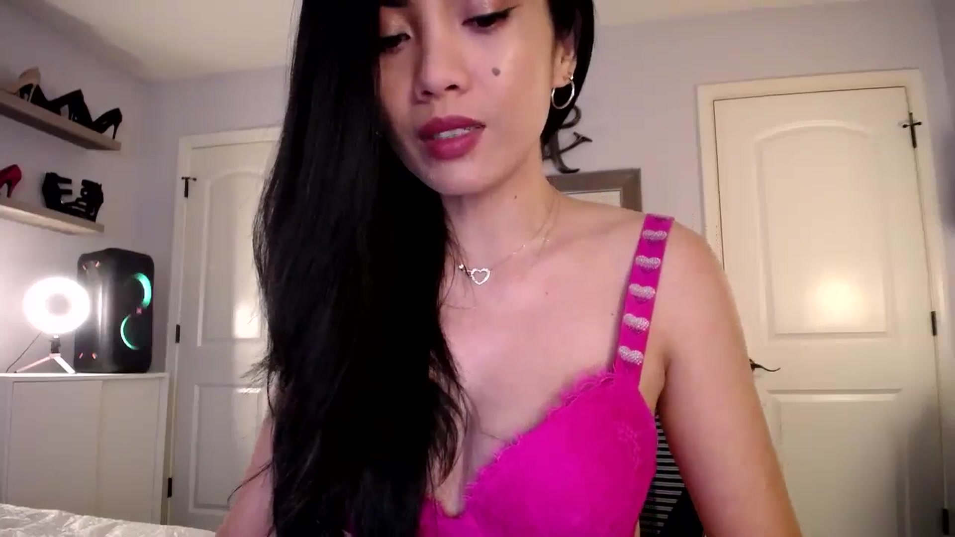 Gallery image thumbnail from AsianLuv_4U's myfreecams stream on, 02/13/2025, 15:48 image 18 of 20
