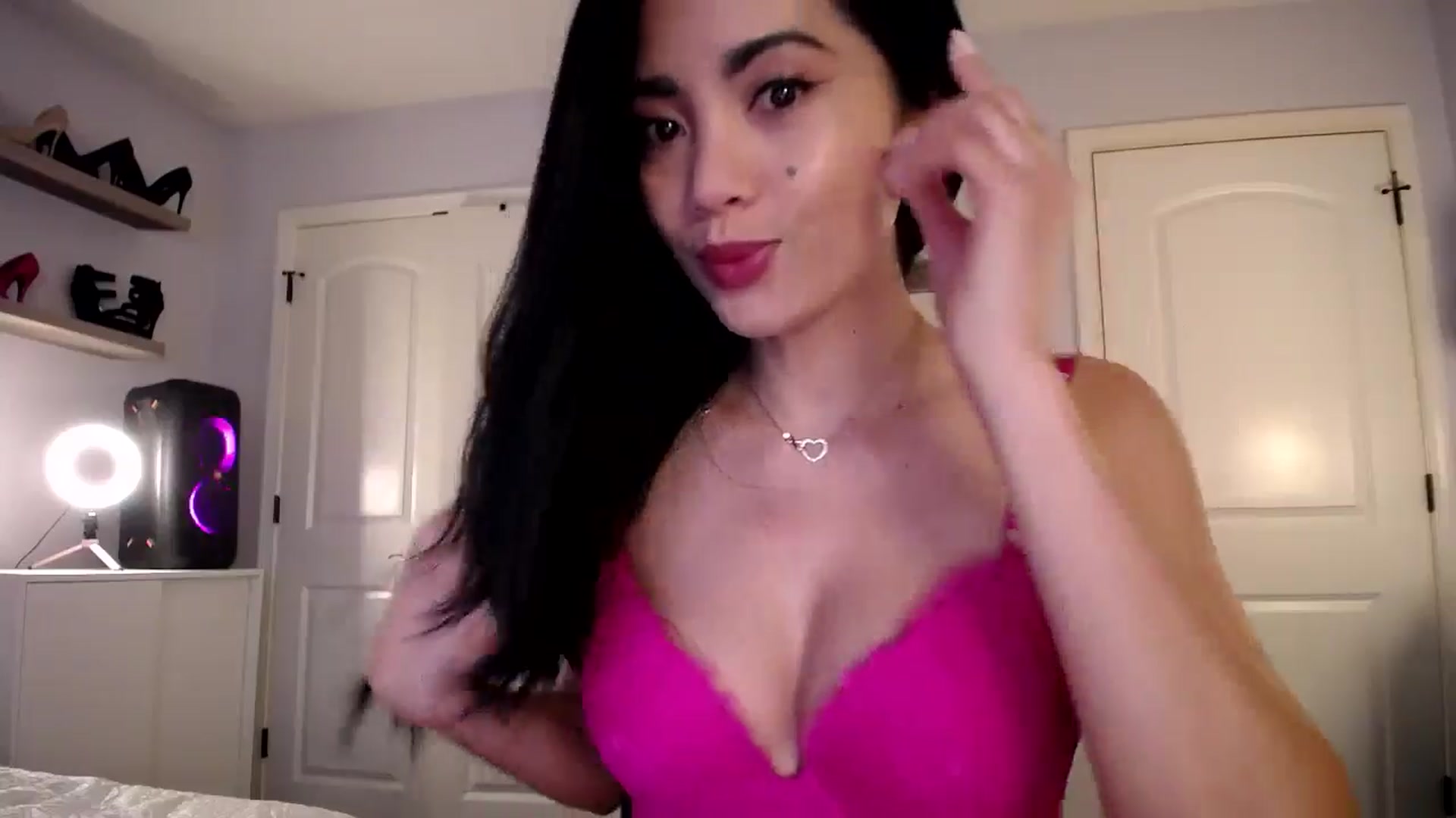 Gallery image thumbnail from AsianLuv_4U's myfreecams stream on, 02/13/2025, 15:48 image 12 of 20