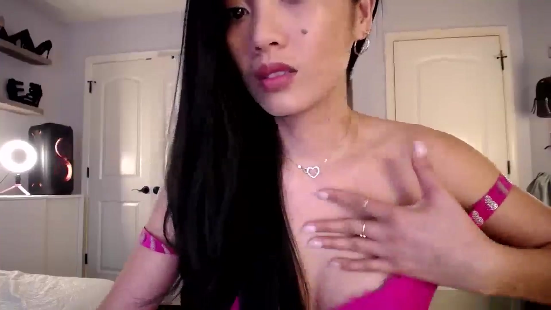 Gallery image thumbnail from AsianLuv_4U's myfreecams stream on, 02/13/2025, 17:55 image 12 of 20