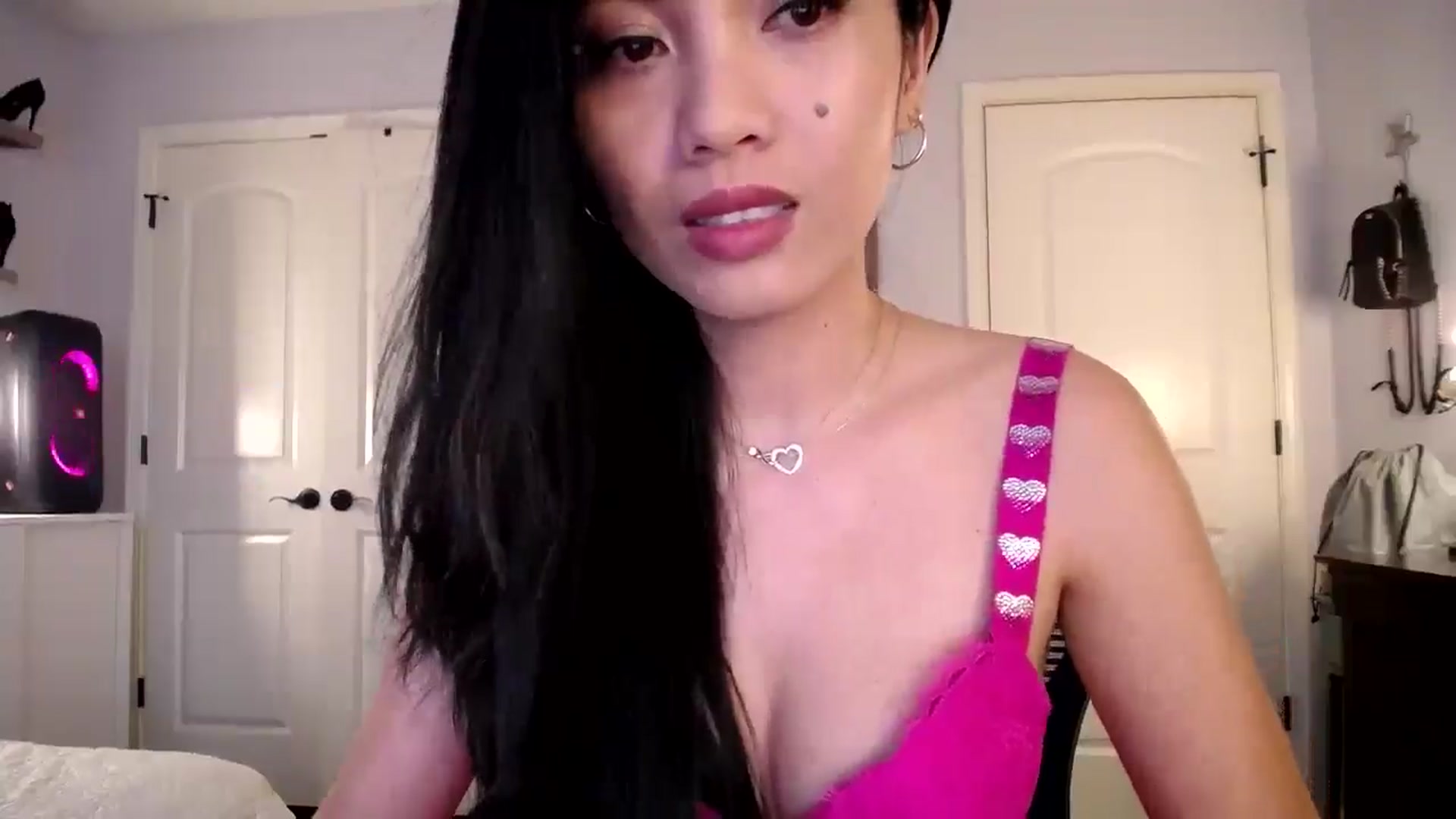 Gallery image thumbnail from AsianLuv_4U's myfreecams stream on, 02/13/2025, 17:55 image 19 of 20