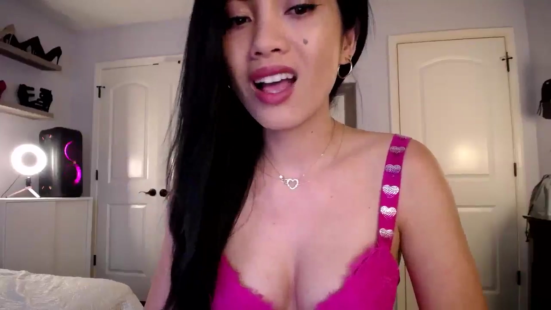 Gallery image thumbnail from AsianLuv_4U's myfreecams stream on, 02/13/2025, 17:55 image 2 of 20