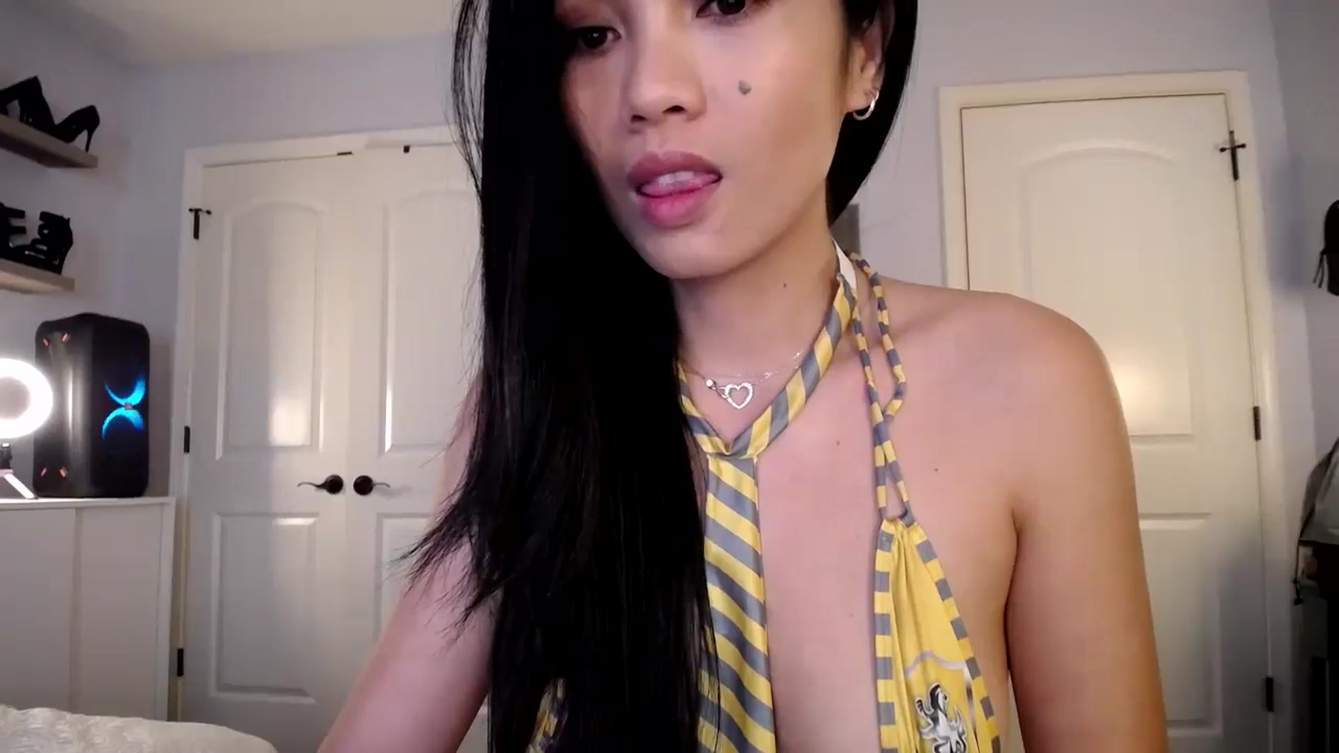 Gallery image thumbnail from AsianLuv_4U's myfreecams stream on, 02/17/2025, 17:25 image 12 of 20