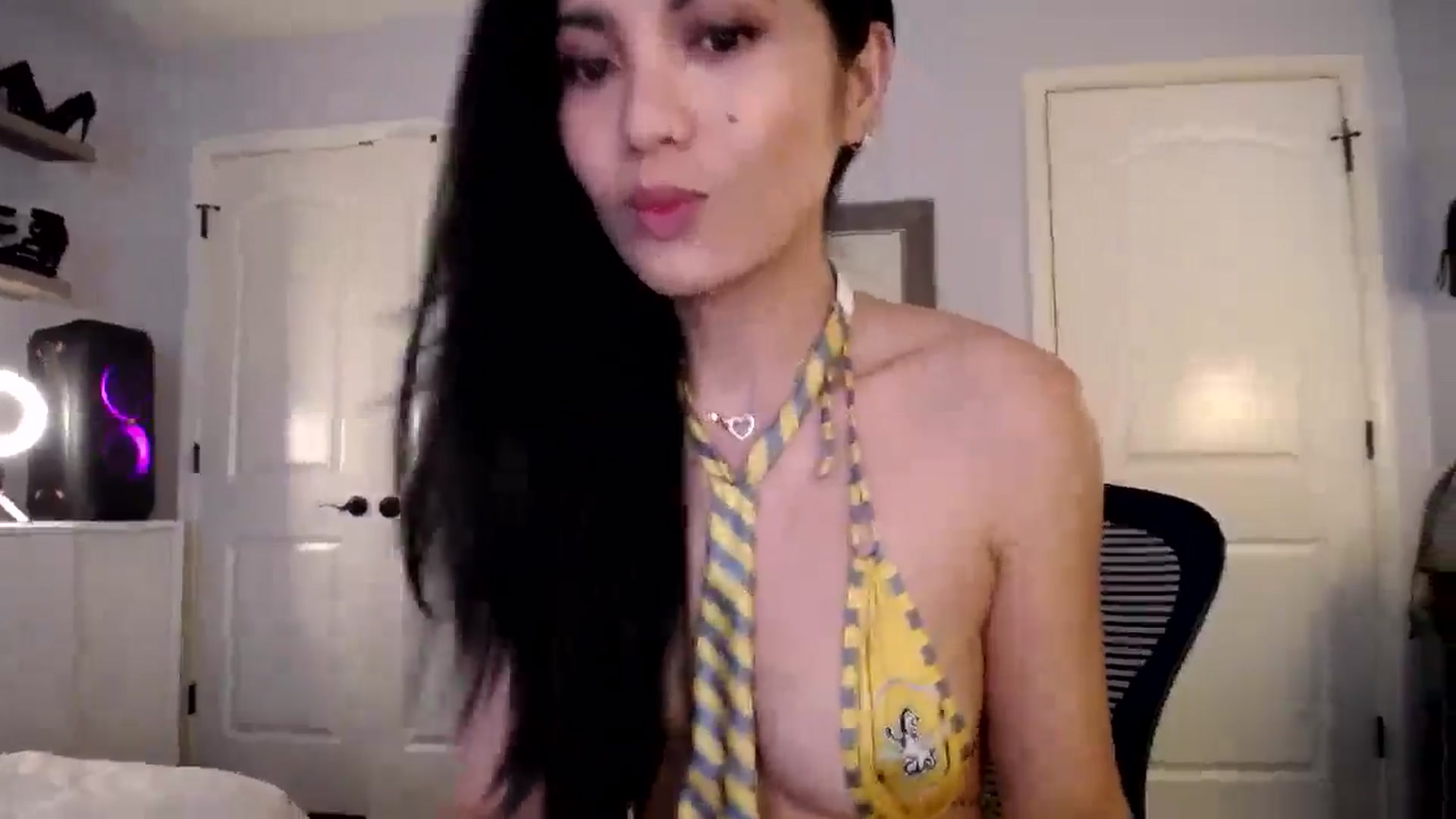 Gallery image thumbnail from AsianLuv_4U's myfreecams stream on, 02/17/2025, 17:25 image 19 of 20