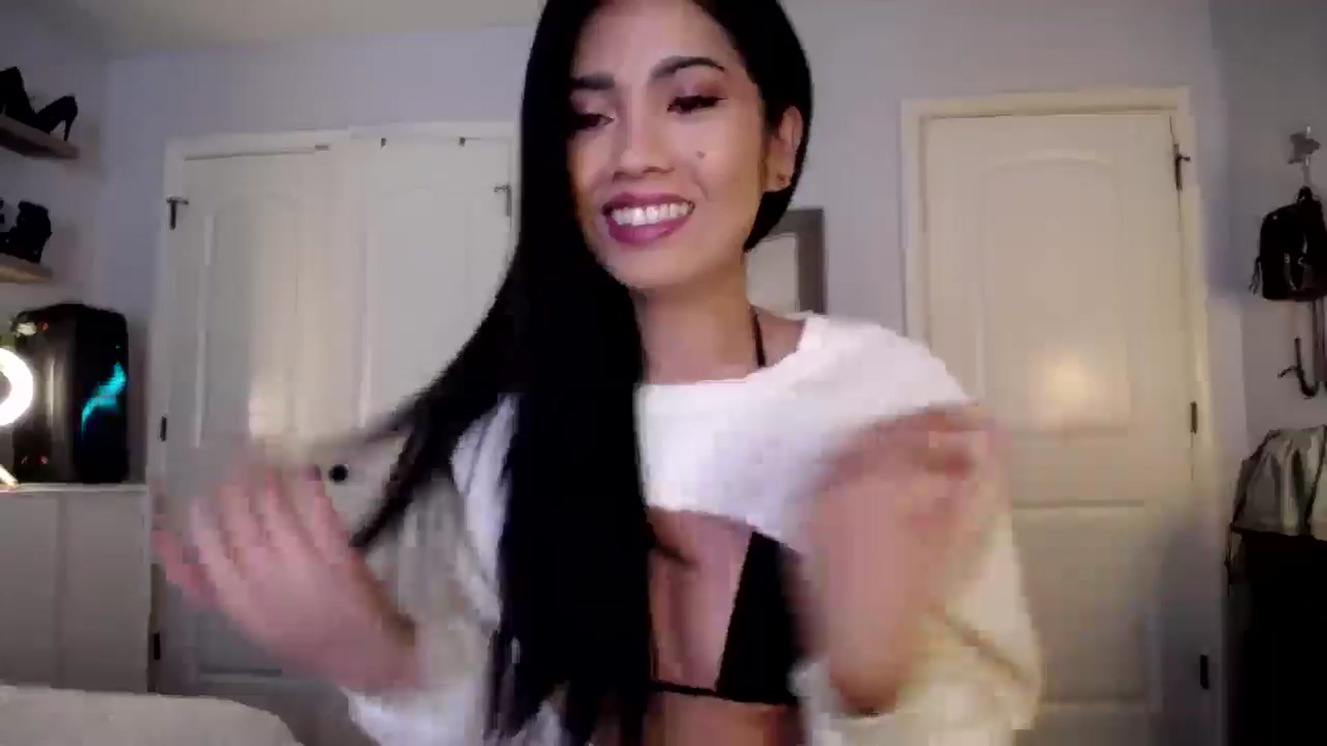 Gallery image thumbnail from AsianLuv_4U's myfreecams stream on, 02/20/2025, 16:31 image 2 of 20