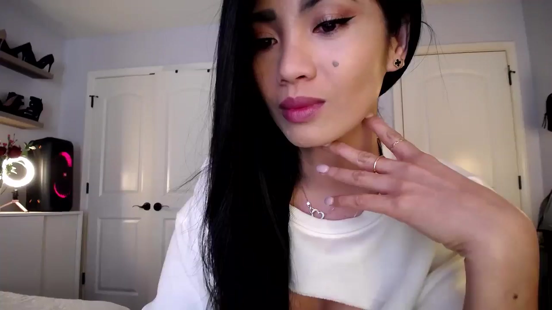 Gallery image thumbnail from AsianLuv_4U's myfreecams stream on, 02/20/2025, 16:31 image 16 of 20