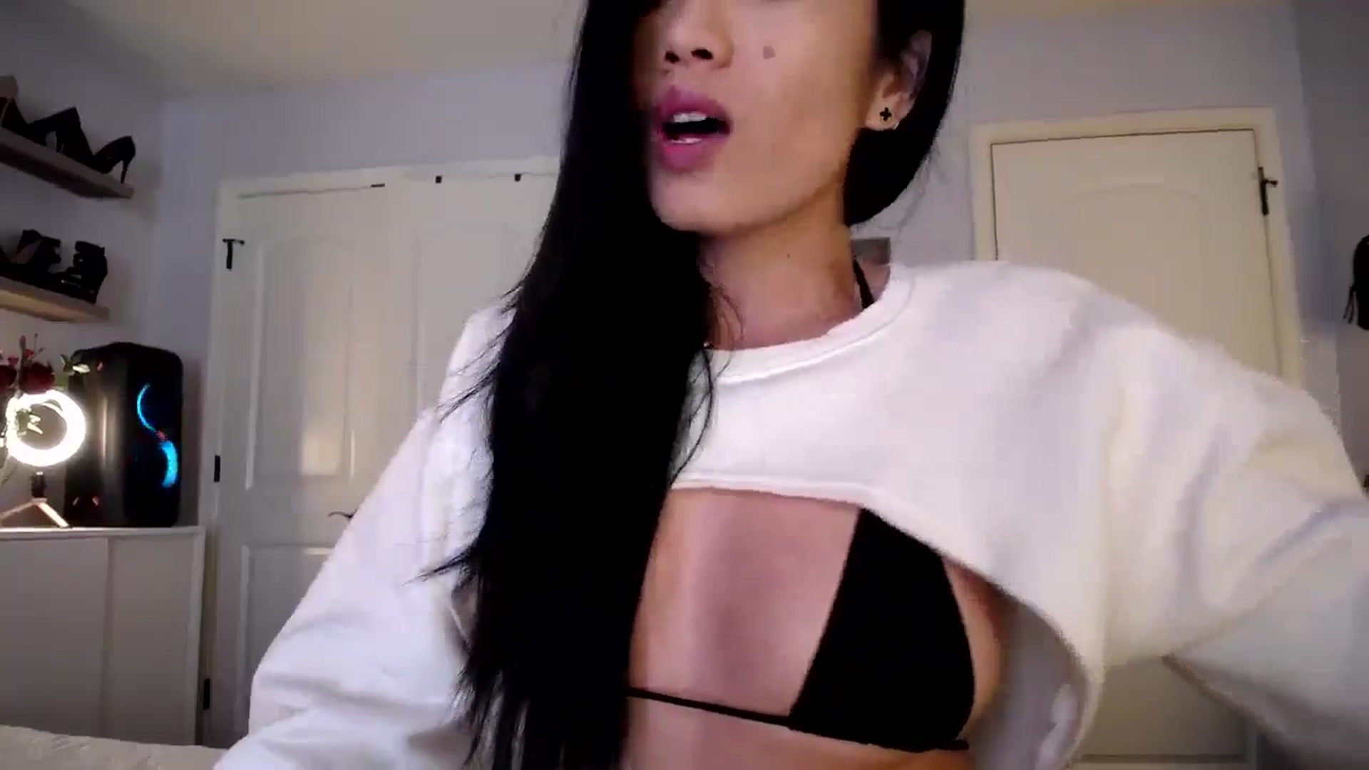 Gallery image thumbnail from AsianLuv_4U's myfreecams stream on, 02/20/2025, 16:31 image 14 of 20