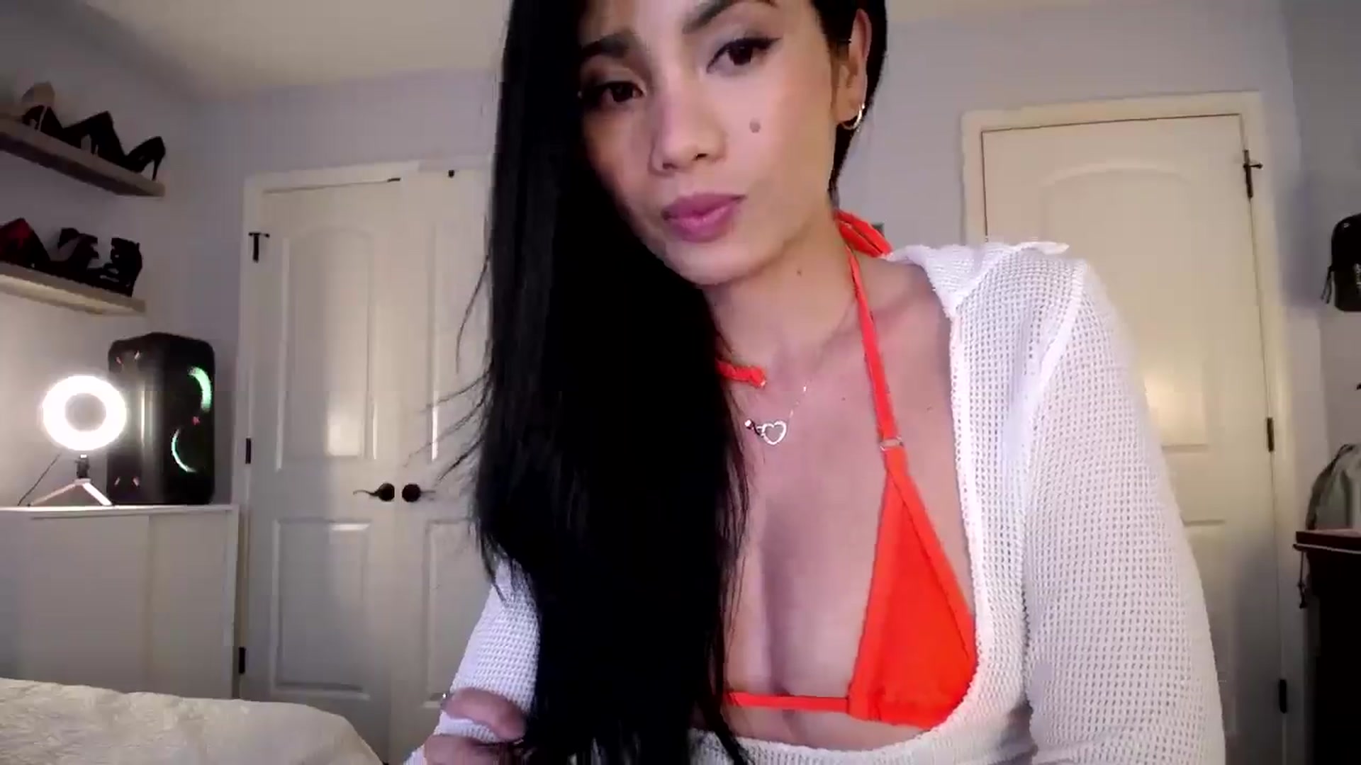 Gallery image thumbnail from AsianLuv_4U's myfreecams stream on, 03/03/2025, 19:28 image 7 of 20