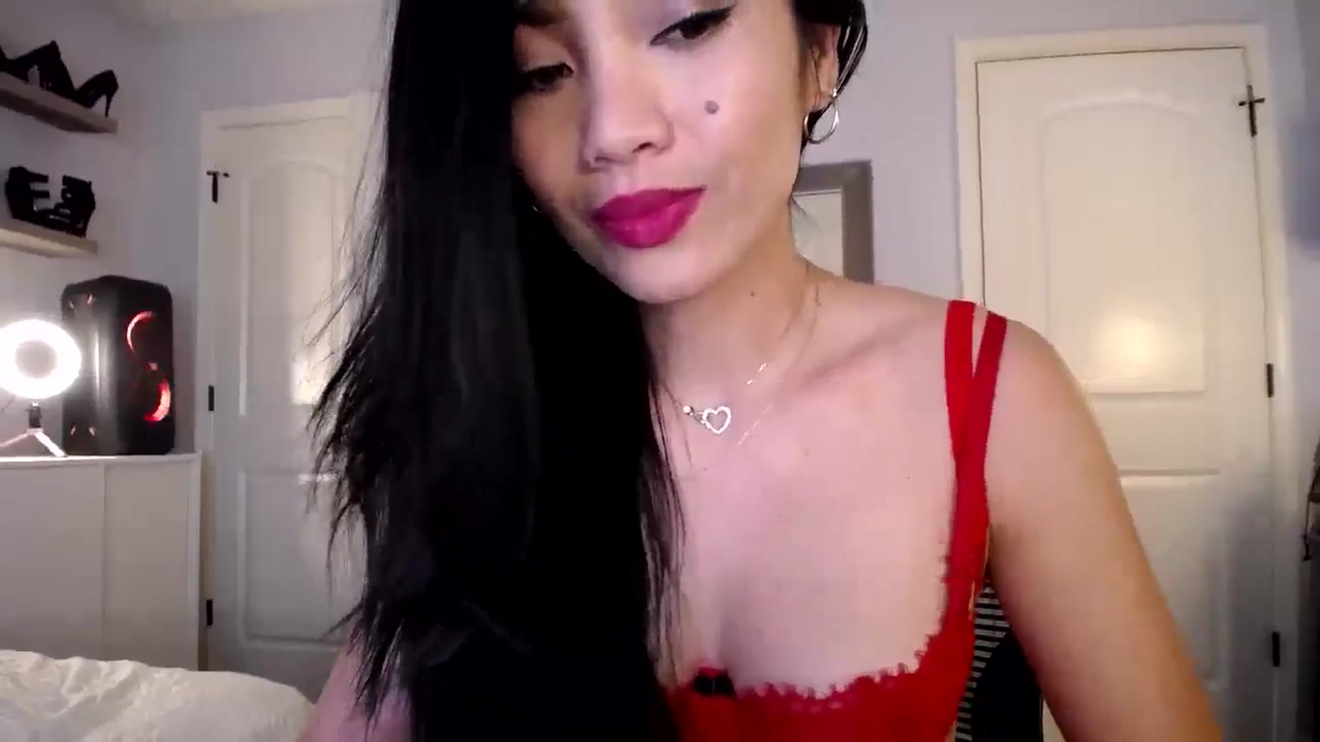 Gallery image thumbnail from AsianLuv_4U's myfreecams stream on, 03/11/2025, 17:30 image 19 of 20