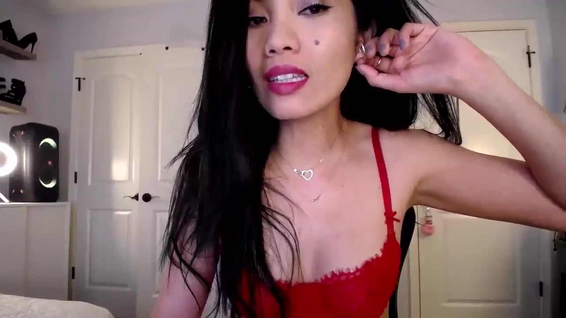 Gallery image thumbnail from AsianLuv_4U's myfreecams stream on, 03/11/2025, 18:13 image 6 of 20