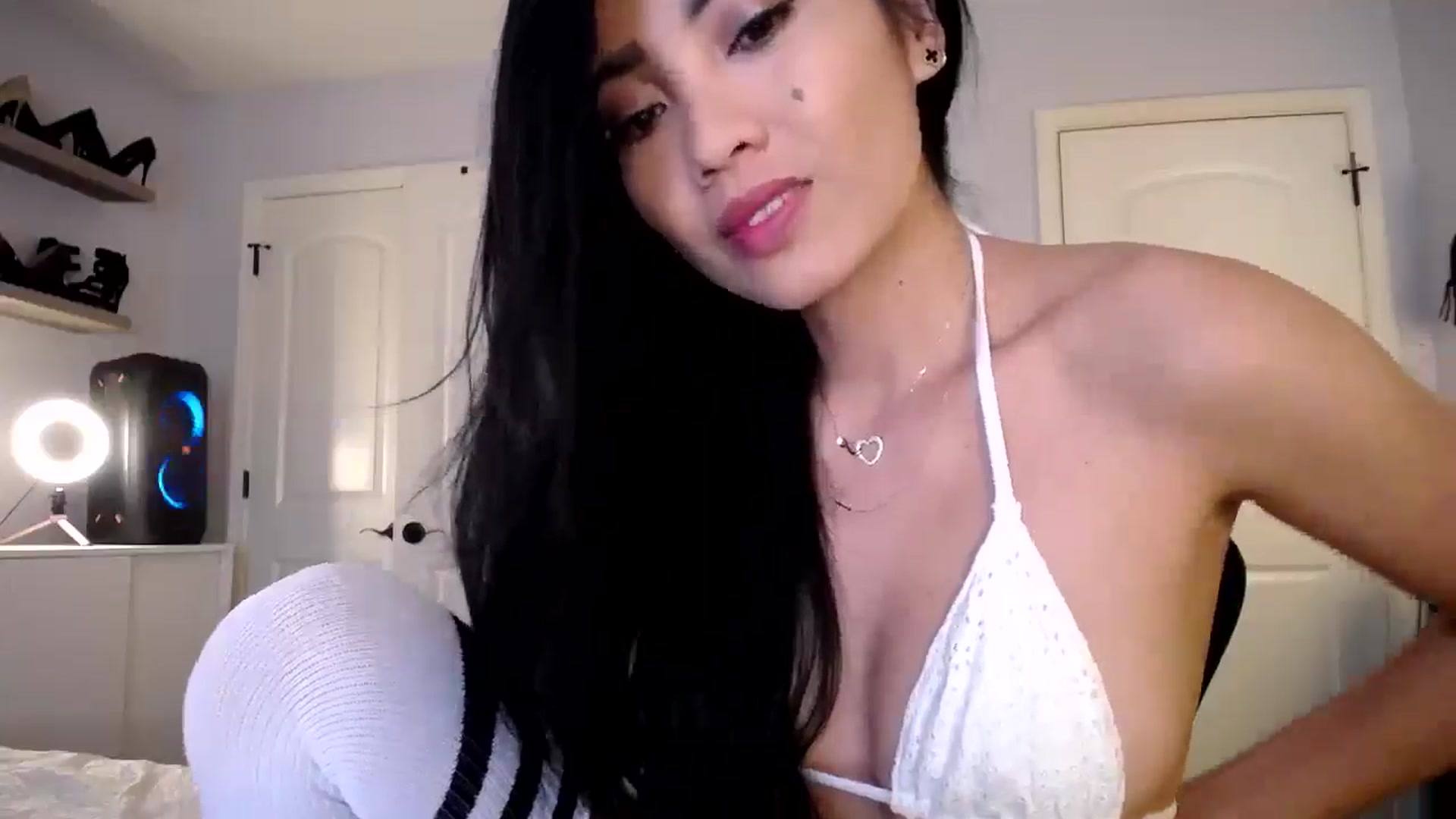 Gallery image thumbnail from AsianLuv_4U's myfreecams stream on, 03/13/2025, 17:50 image 19 of 20