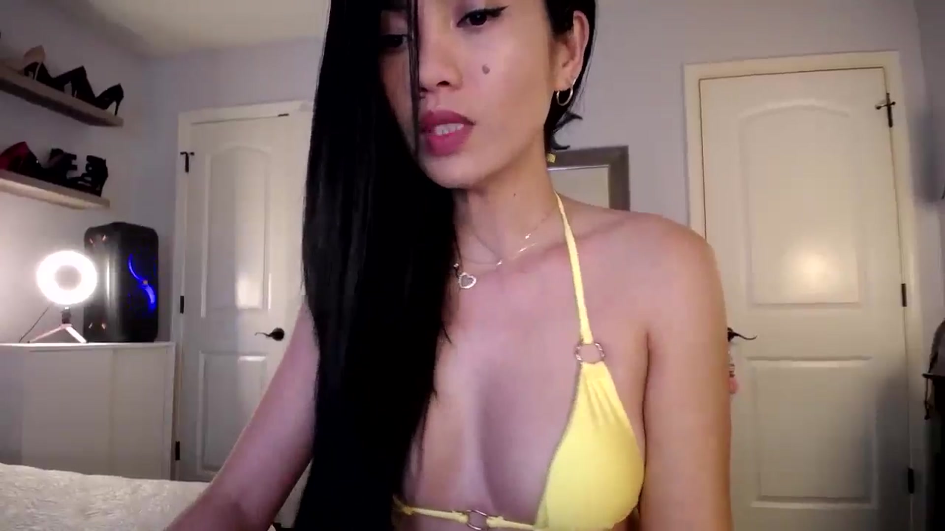 Gallery image thumbnail from AsianLuv_4U's myfreecams stream on, 03/17/2025, 13:54 image 10 of 20
