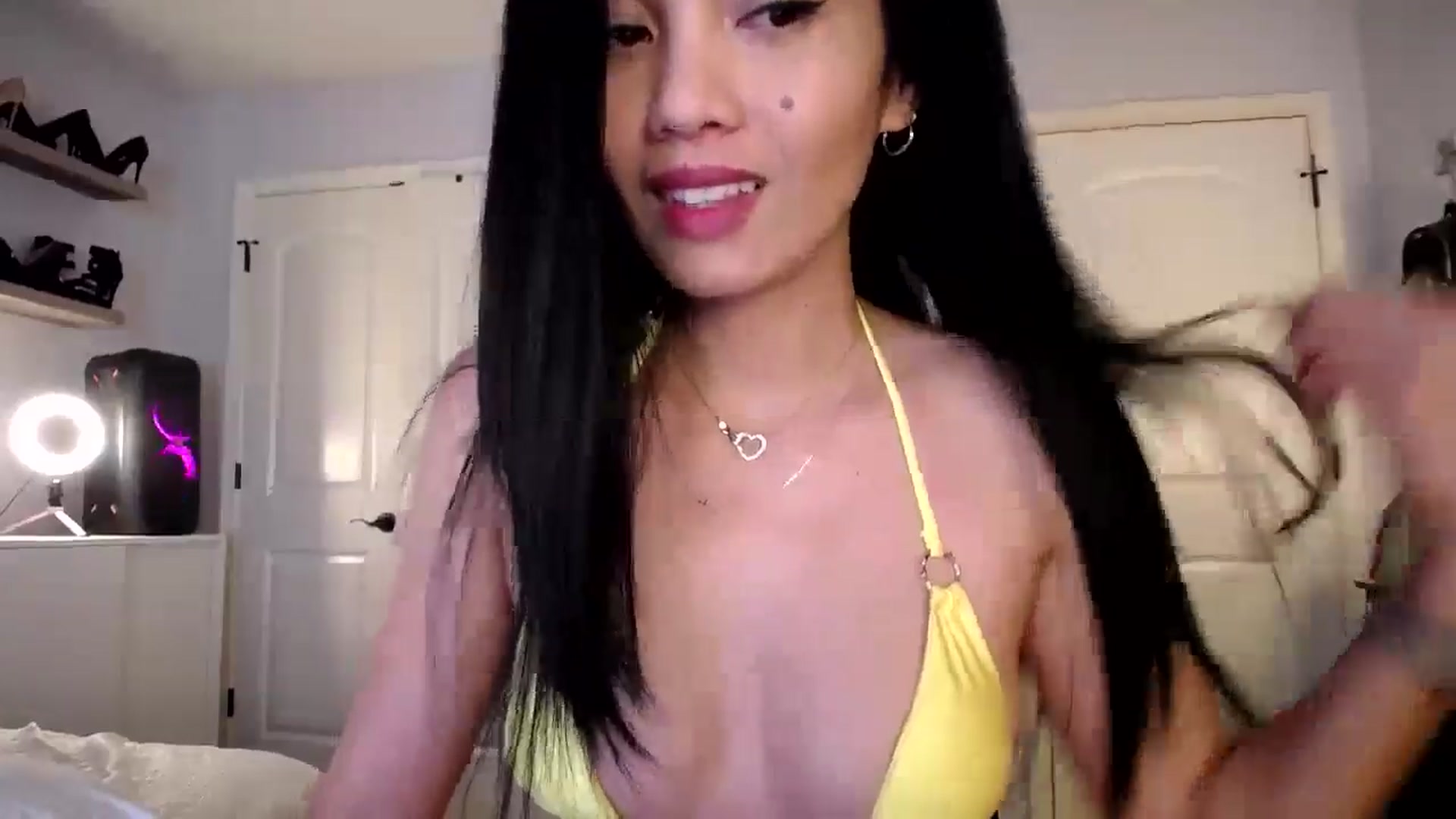 Gallery image thumbnail from AsianLuv_4U's myfreecams stream on, 03/17/2025, 15:54 image 15 of 20