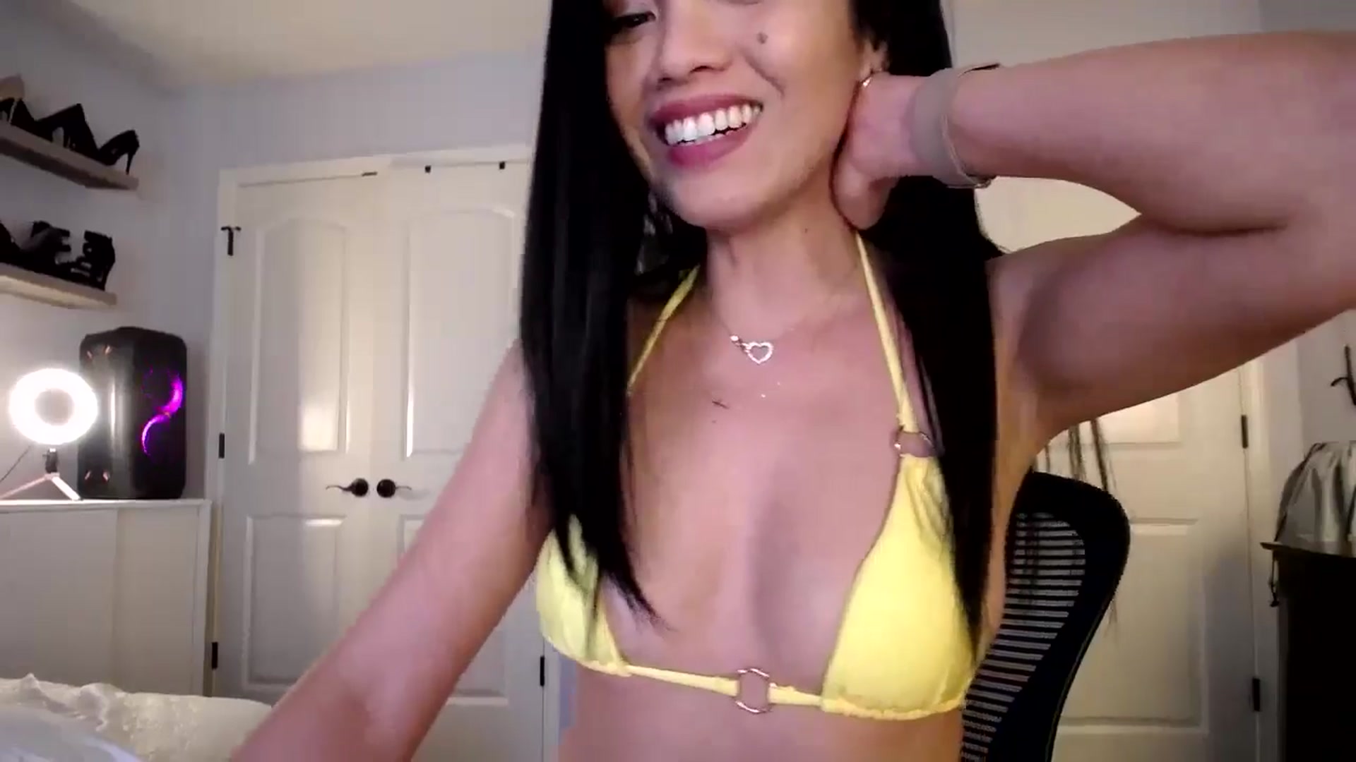 Gallery image thumbnail from AsianLuv_4U's myfreecams stream on, 03/17/2025, 15:54 image 16 of 20
