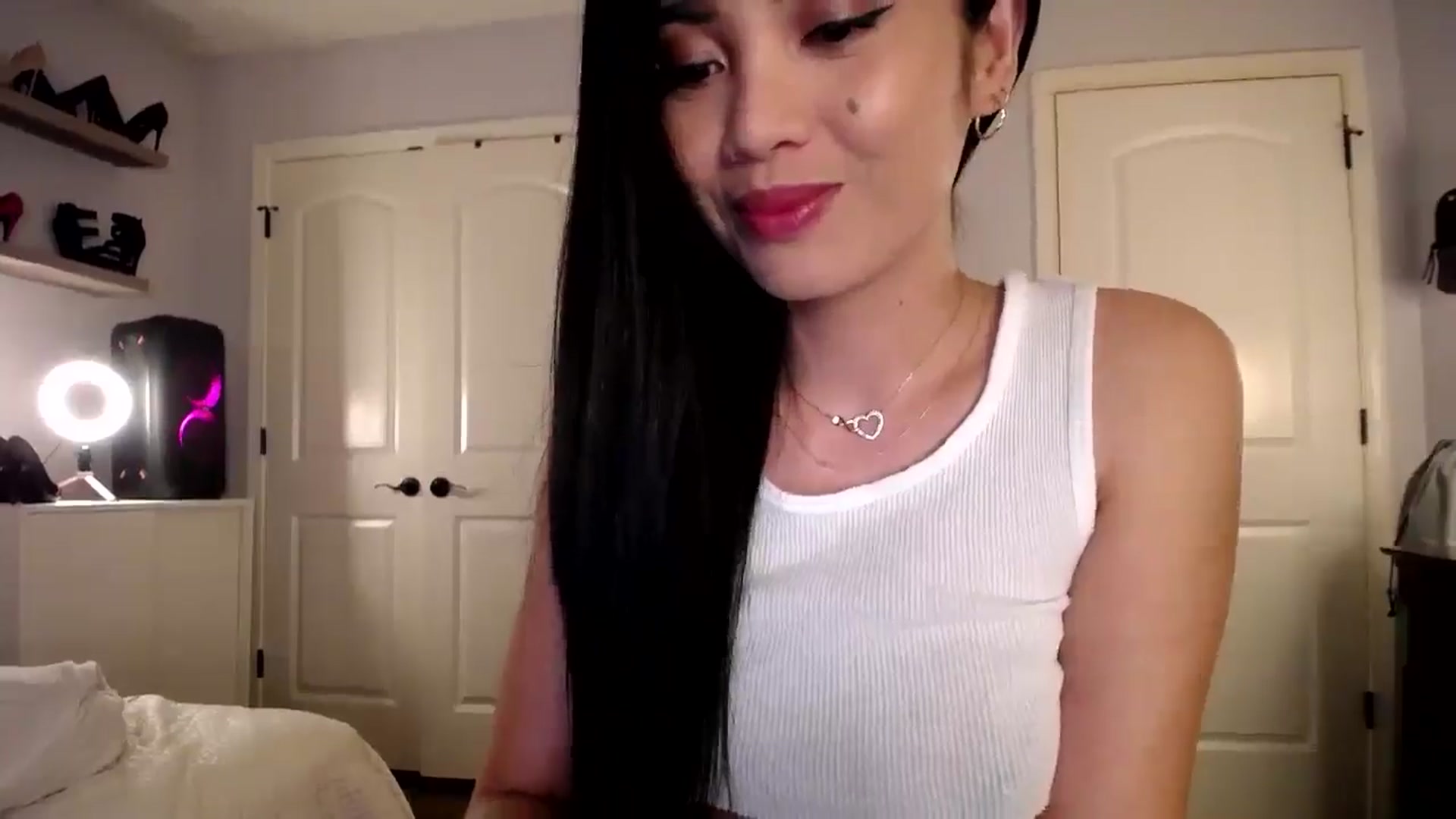 Gallery image thumbnail from AsianLuv_4U's myfreecams stream on, 03/20/2025, 18:13 image 14 of 20