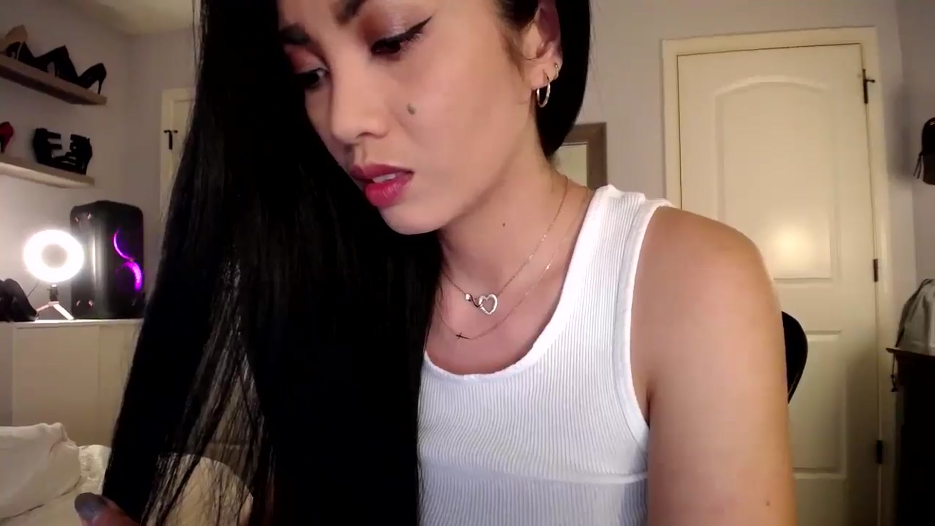 Gallery image thumbnail from AsianLuv_4U's myfreecams stream on, 03/20/2025, 18:13 image 13 of 20