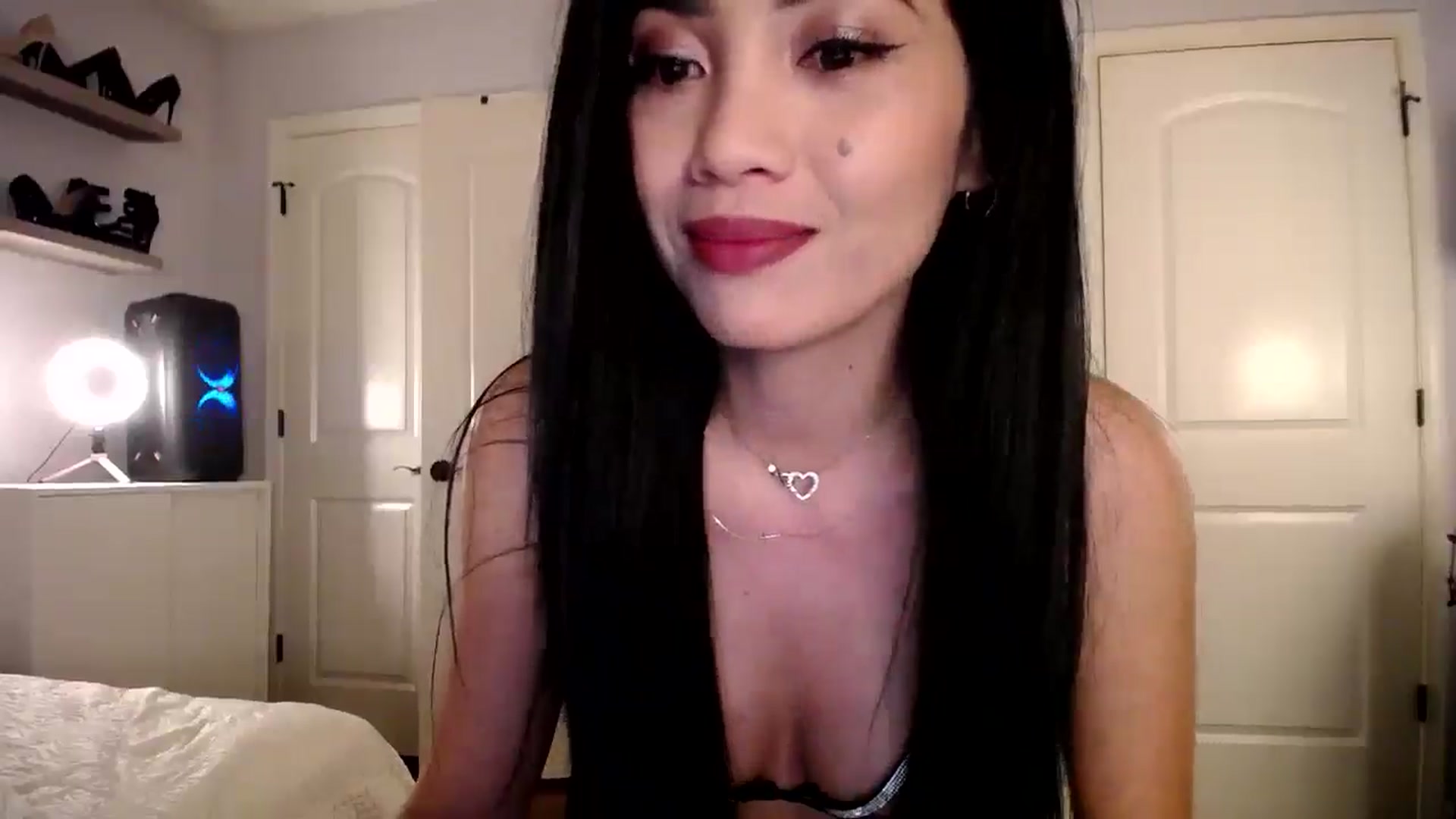 Gallery image thumbnail from AsianLuv_4U's myfreecams stream on, 03/23/2025, 24:47 image 19 of 20