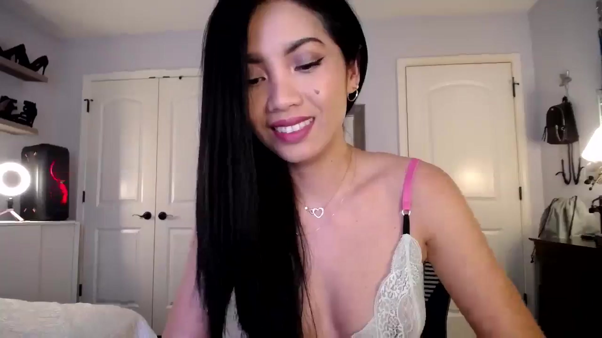 Gallery image thumbnail from AsianLuv_4U's myfreecams stream on, 03/24/2025, 18:43 image 20 of 20