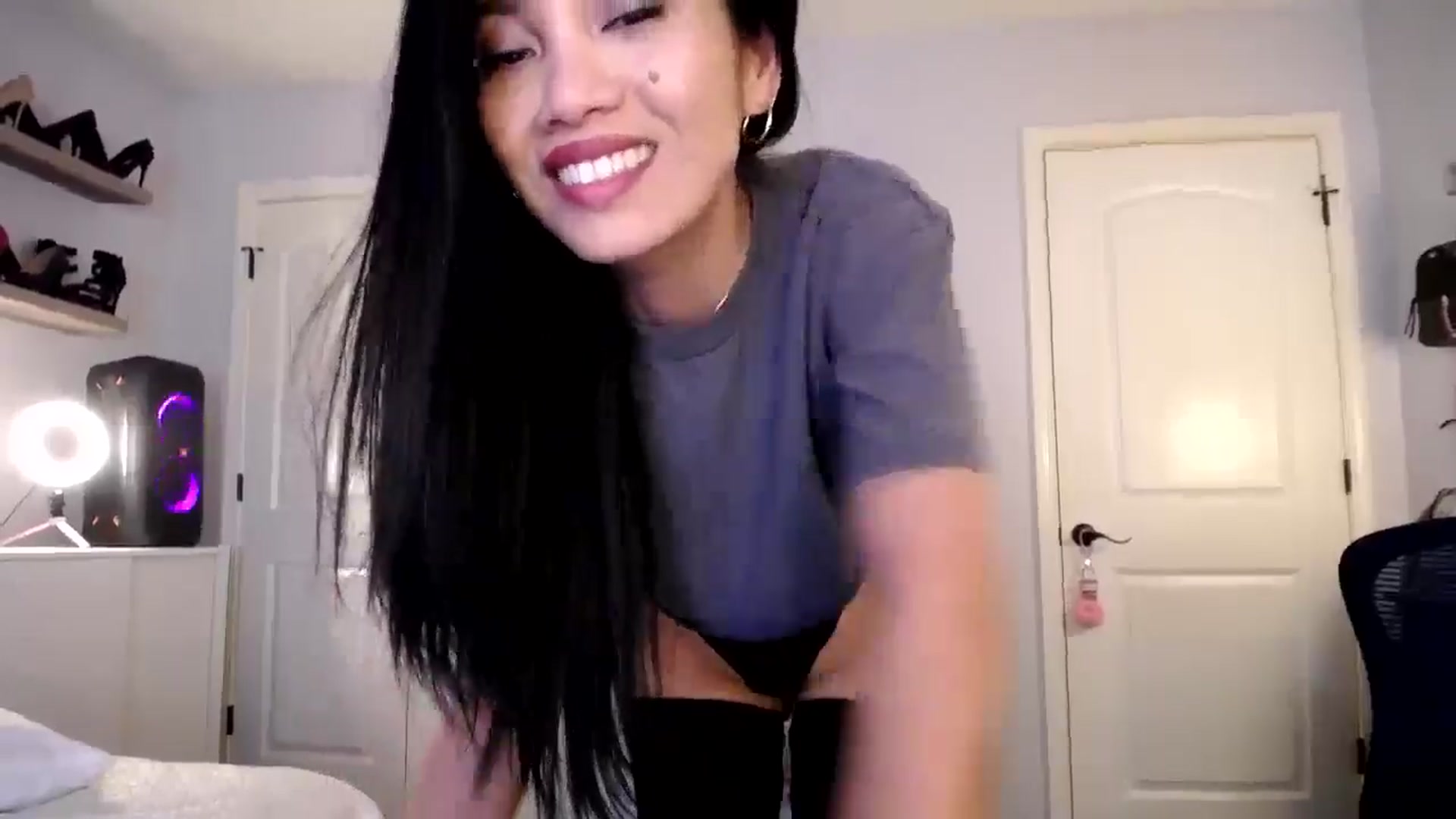 Gallery image thumbnail from AsianLuv_4U's myfreecams stream on, 03/27/2025, 17:10 image 5 of 20