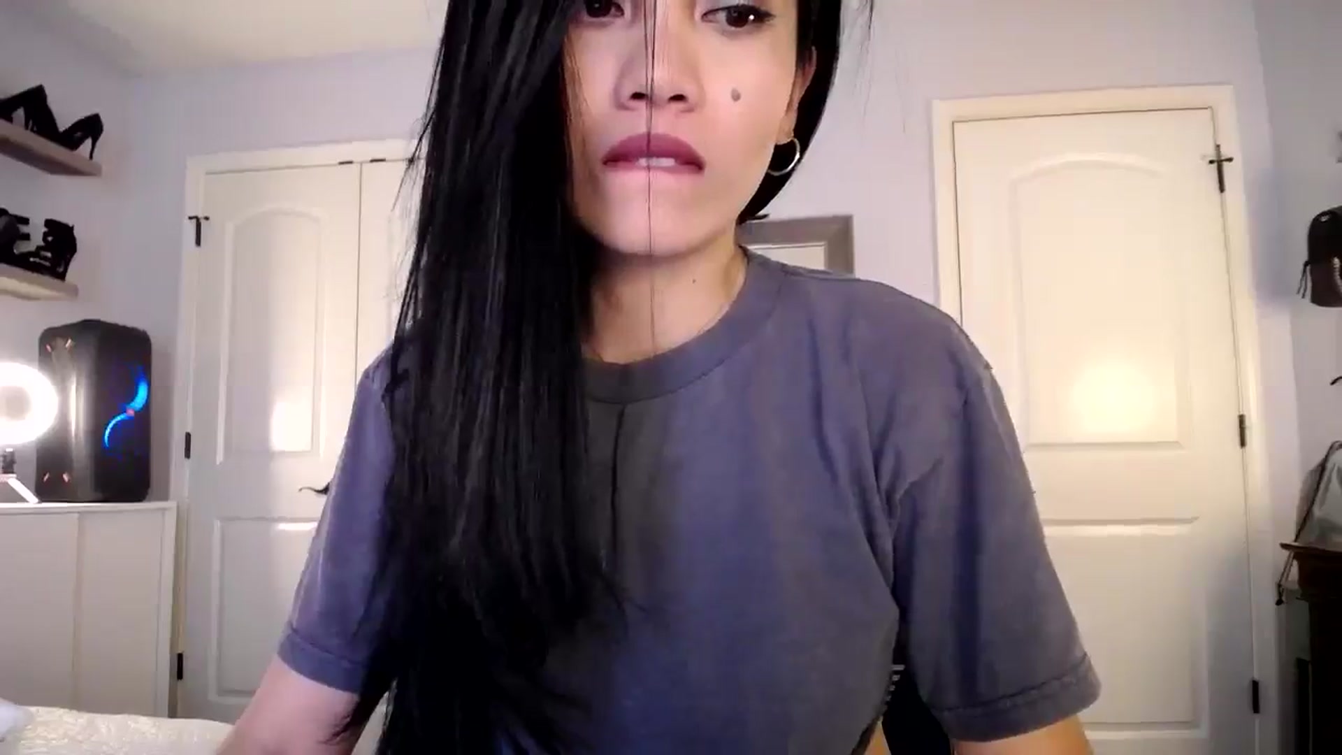 Gallery image thumbnail from AsianLuv_4U's myfreecams stream on, 03/27/2025, 17:10 image 15 of 20