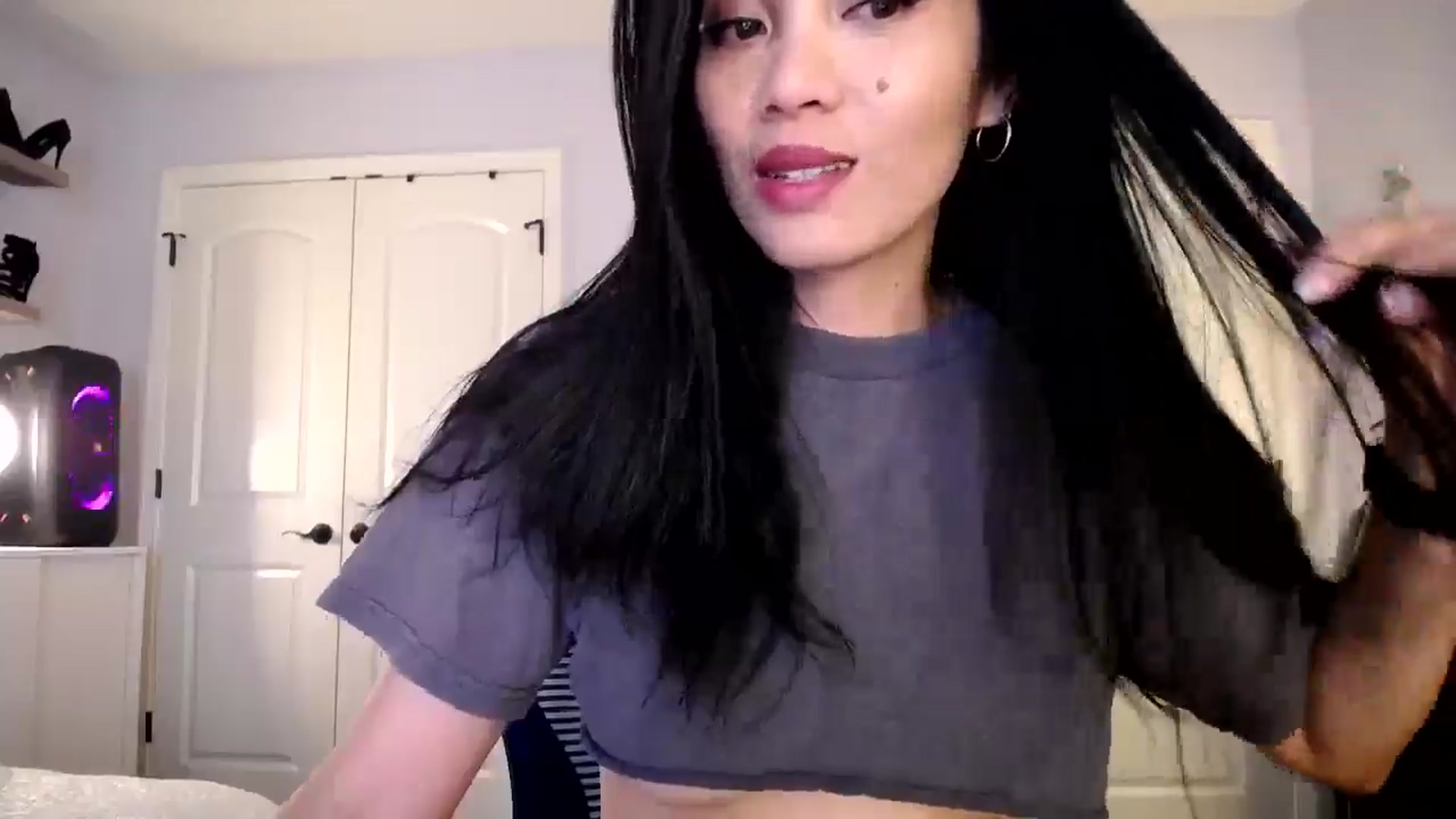 Gallery image thumbnail from AsianLuv_4U's myfreecams stream on, 03/27/2025, 17:10 image 6 of 20