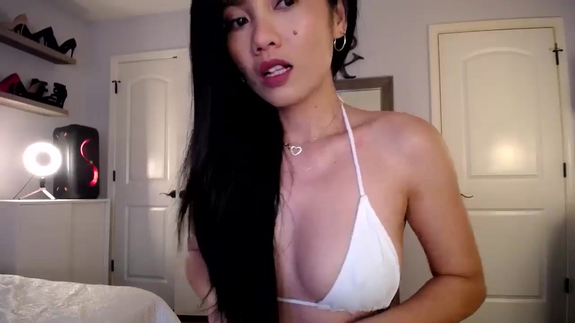Gallery image thumbnail from AsianLuv_4U's myfreecams stream on, 03/31/2025, 15:04 image 7 of 20