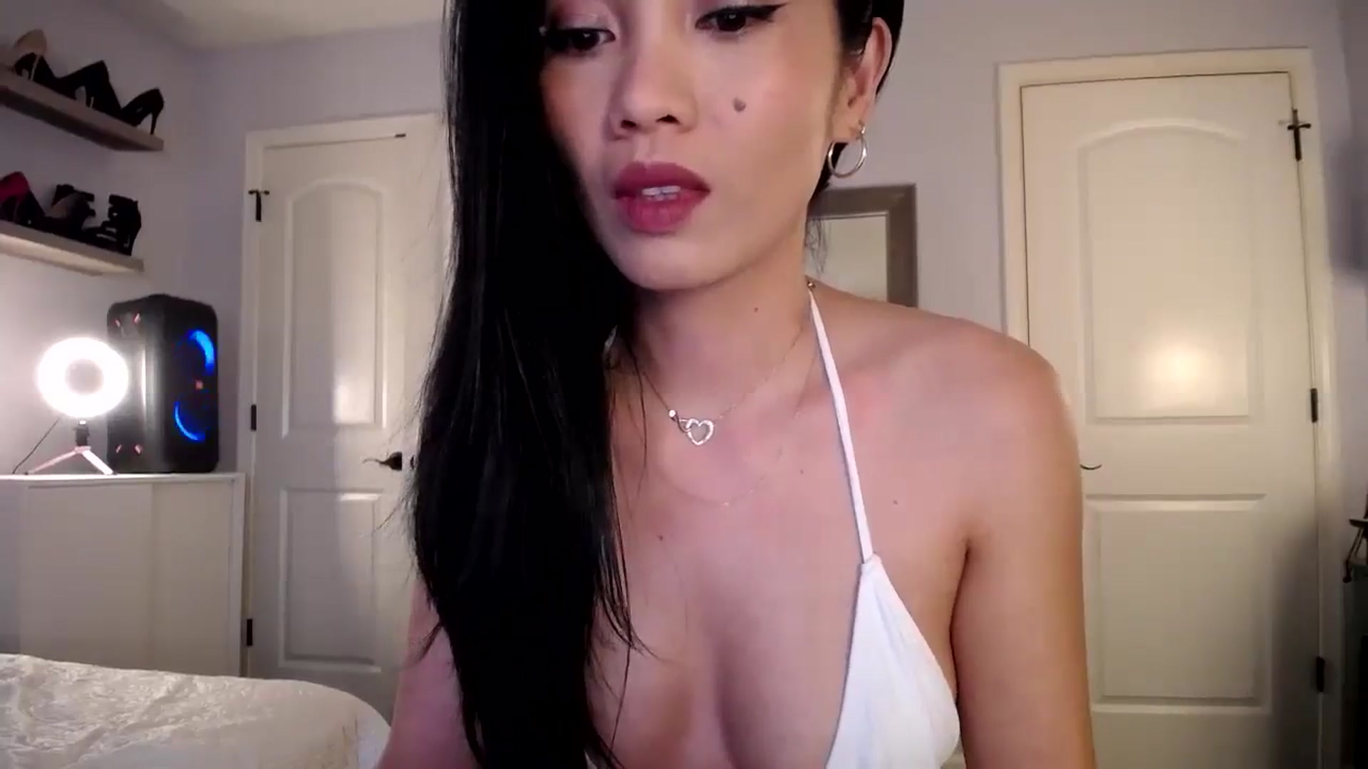 Gallery image thumbnail from AsianLuv_4U's myfreecams stream on, 03/31/2025, 15:04 image 2 of 20