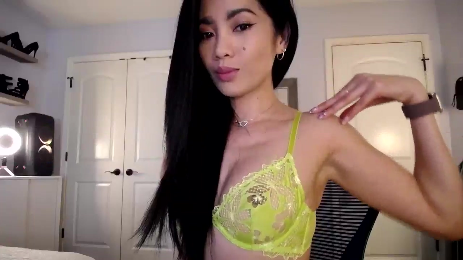 Gallery image thumbnail from AsianLuv_4U's myfreecams stream on, 04/10/2025, 14:38 image 4 of 20