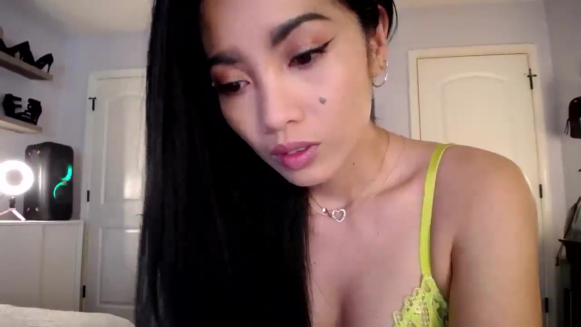 Gallery image thumbnail from AsianLuv_4U's myfreecams stream on, 04/10/2025, 14:38 image 20 of 20