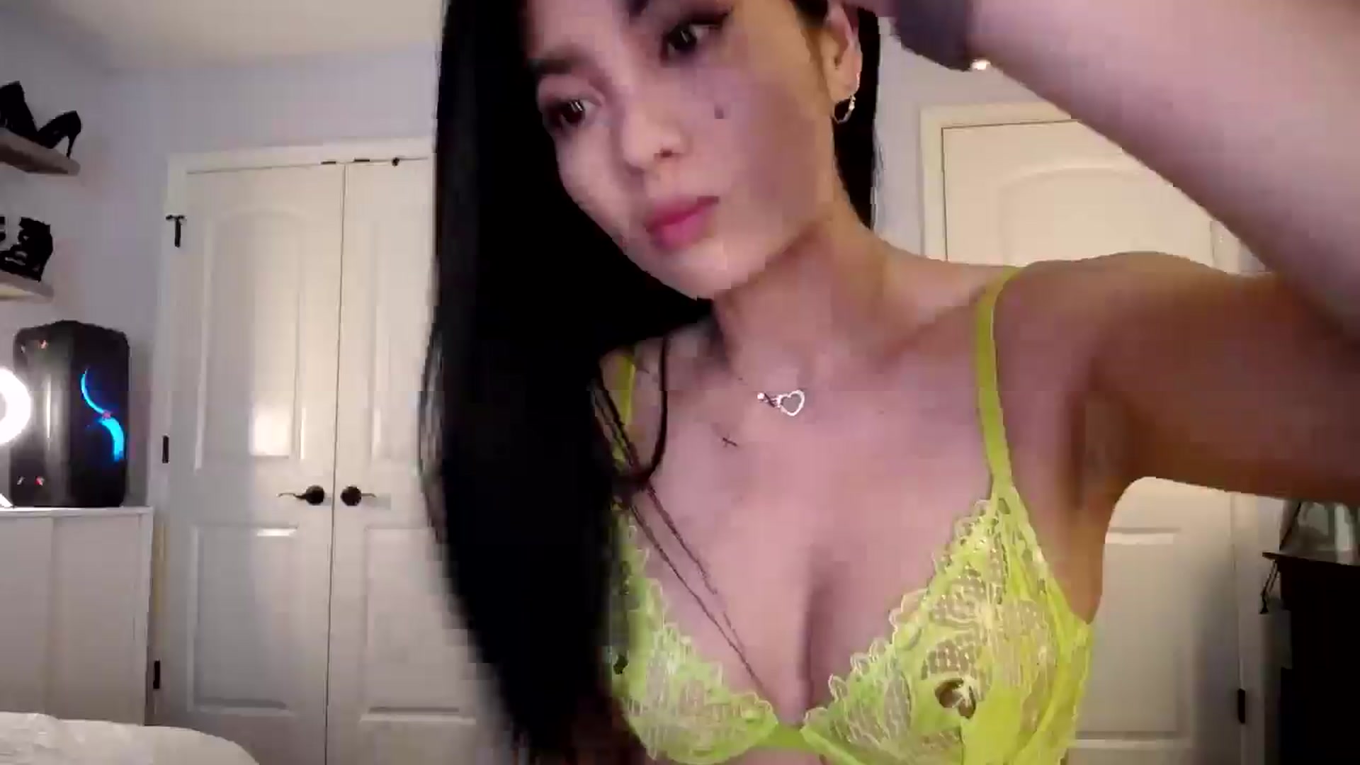 Gallery image thumbnail from AsianLuv_4U's myfreecams stream on, 04/10/2025, 17:41 image 5 of 20