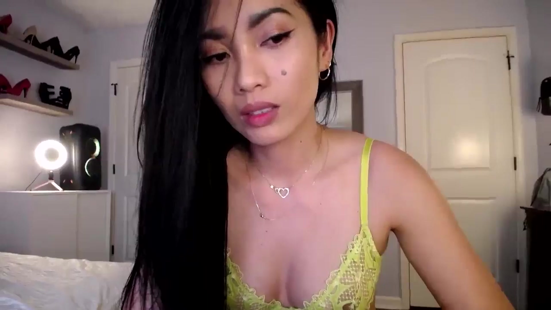 Gallery image thumbnail from AsianLuv_4U's myfreecams stream on, 04/10/2025, 19:06 image 19 of 20