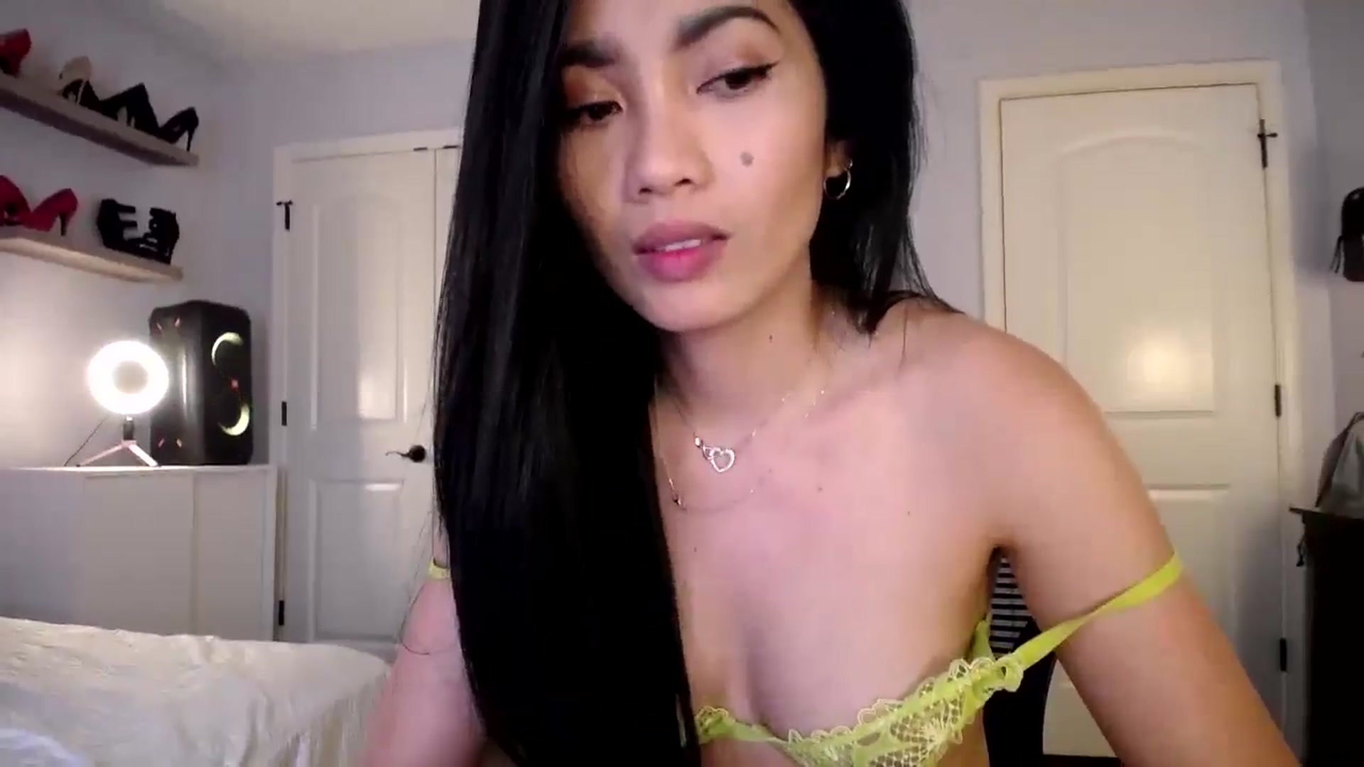 Gallery image thumbnail from AsianLuv_4U's myfreecams stream on, 04/10/2025, 19:06 image 17 of 20