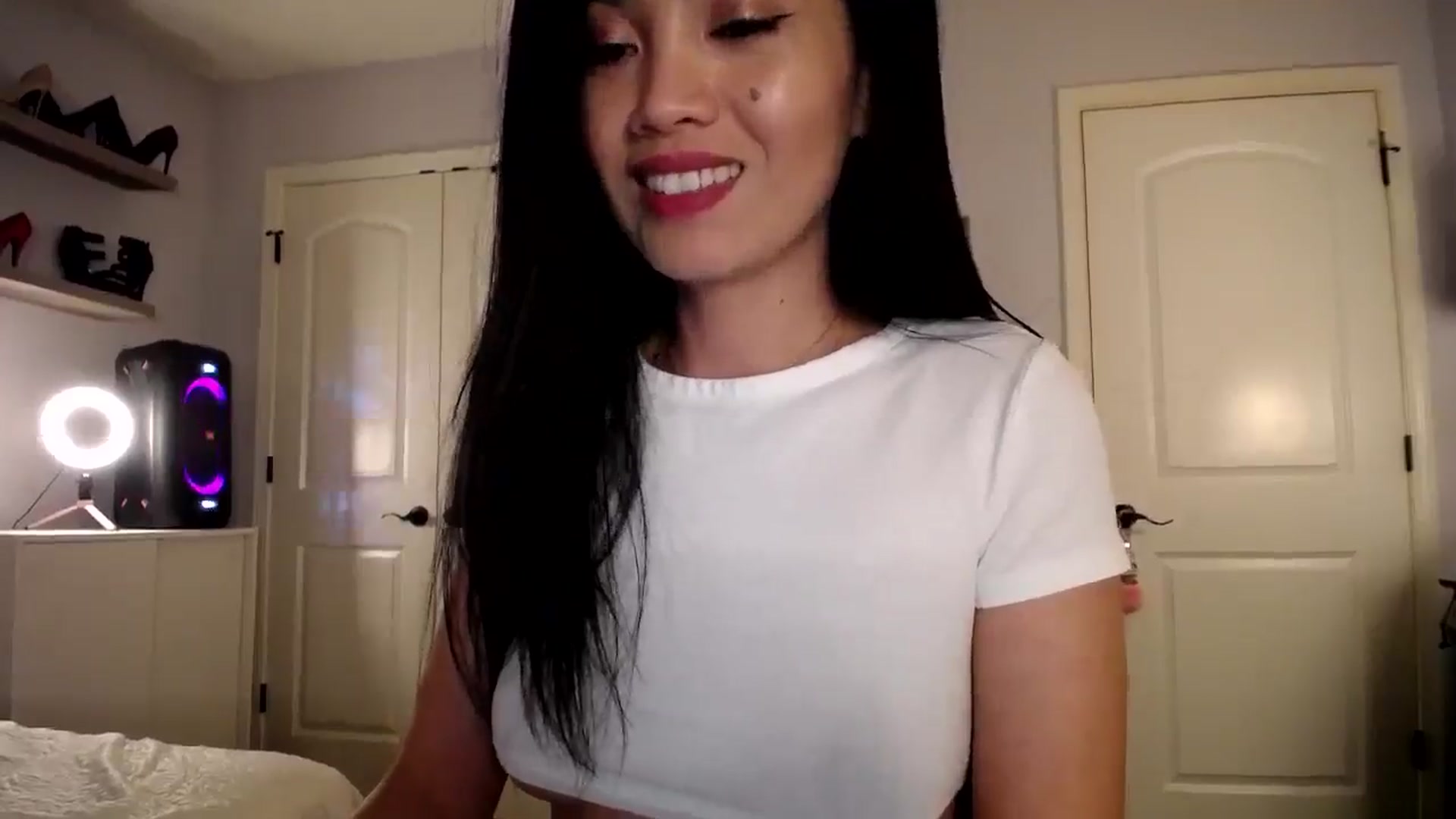 Gallery image thumbnail from AsianLuv_4U's myfreecams stream on, 04/14/2025, 24:46 image 3 of 20