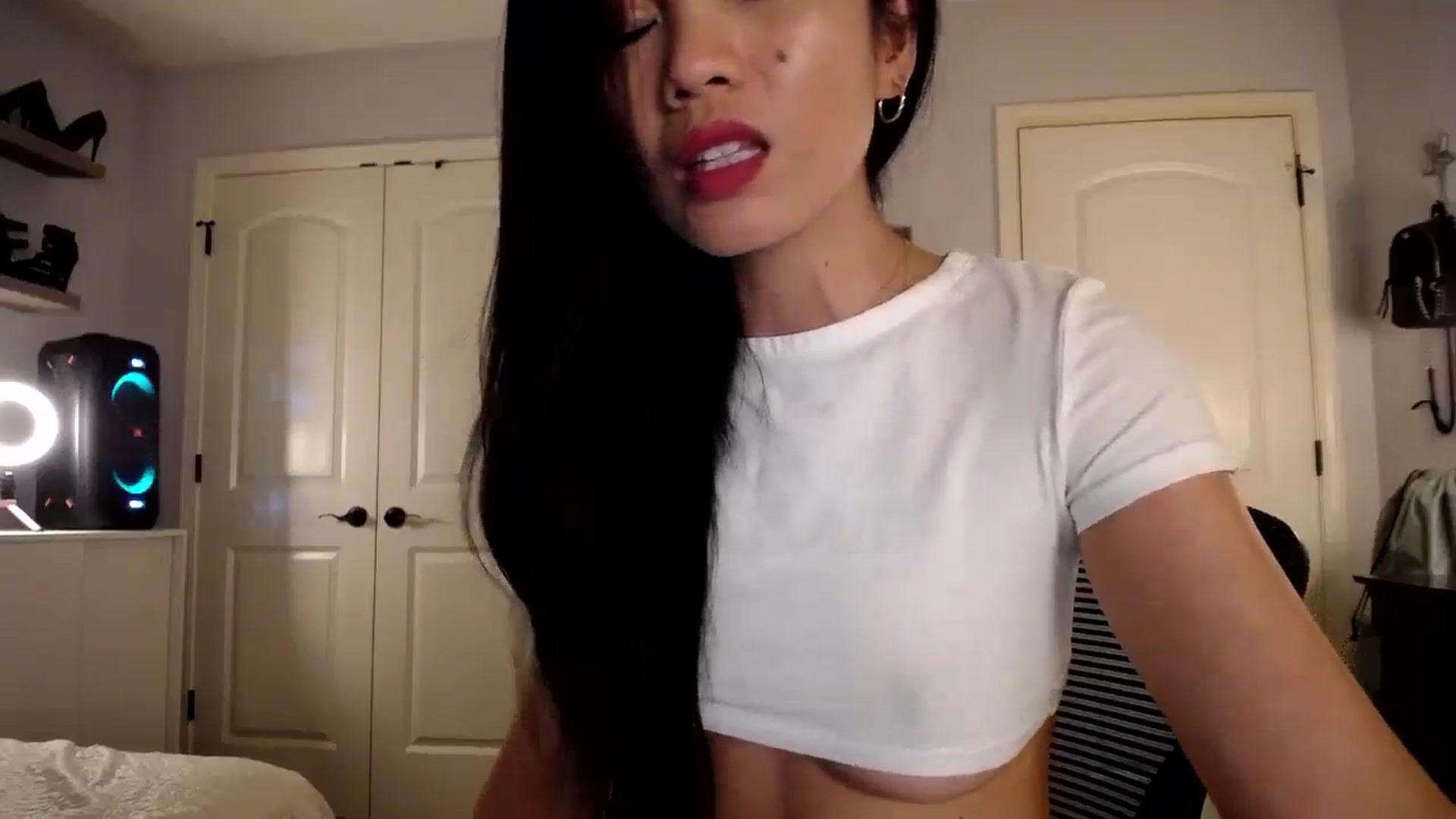 Gallery image thumbnail from AsianLuv_4U's myfreecams stream on, 04/14/2025, 24:46 image 12 of 20