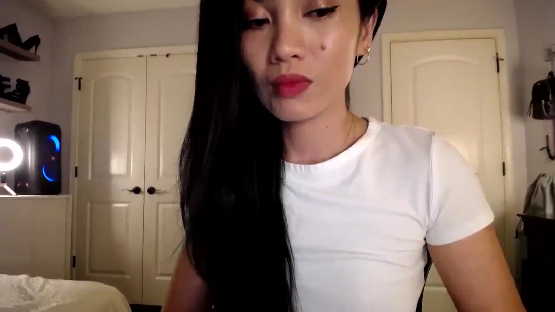 Gallery image thumbnail from AsianLuv_4U's myfreecams stream on, 04/14/2025, 24:46 image 17 of 20