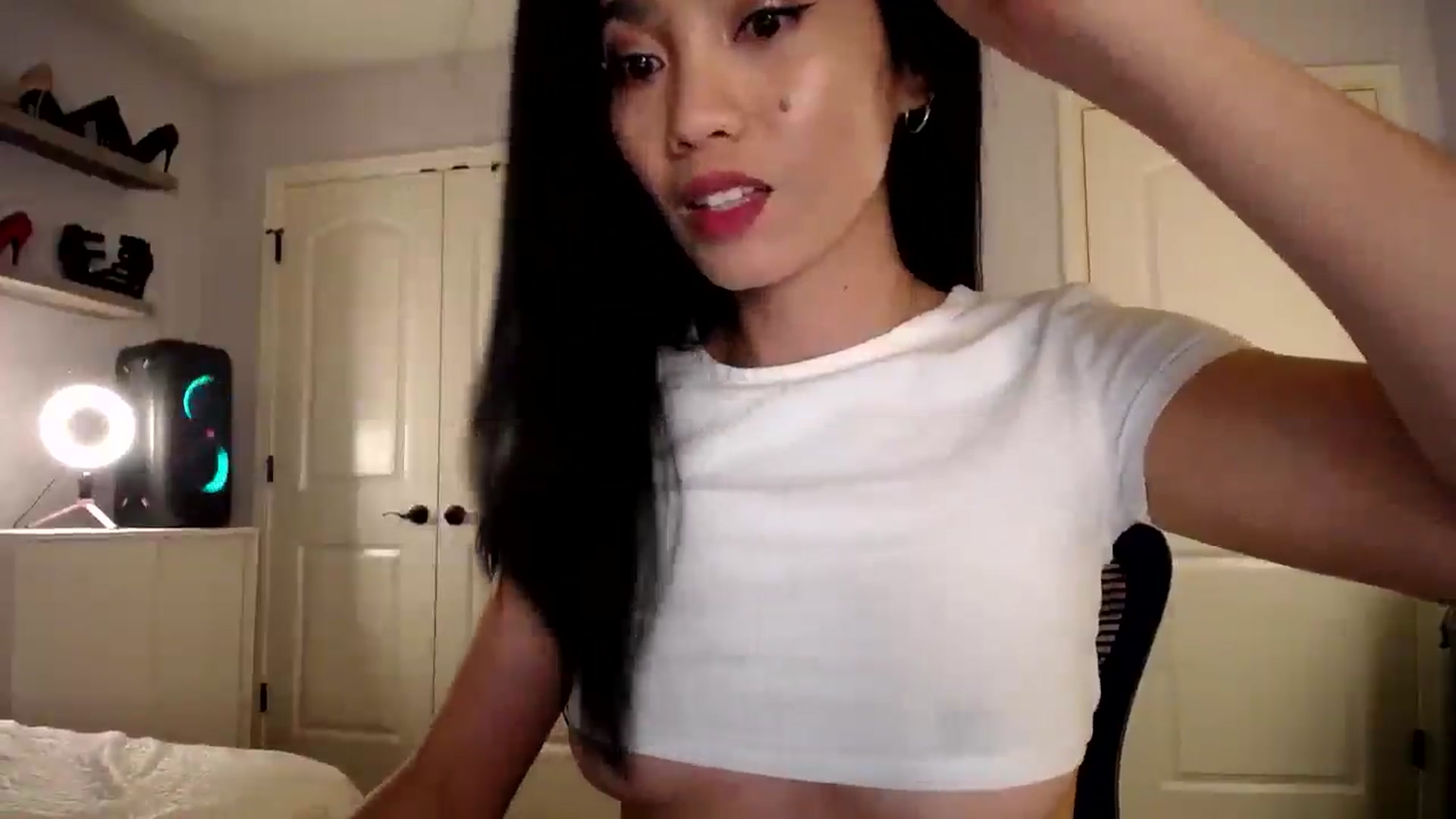 Gallery image thumbnail from AsianLuv_4U's myfreecams stream on, 04/14/2025, 24:46 image 4 of 20