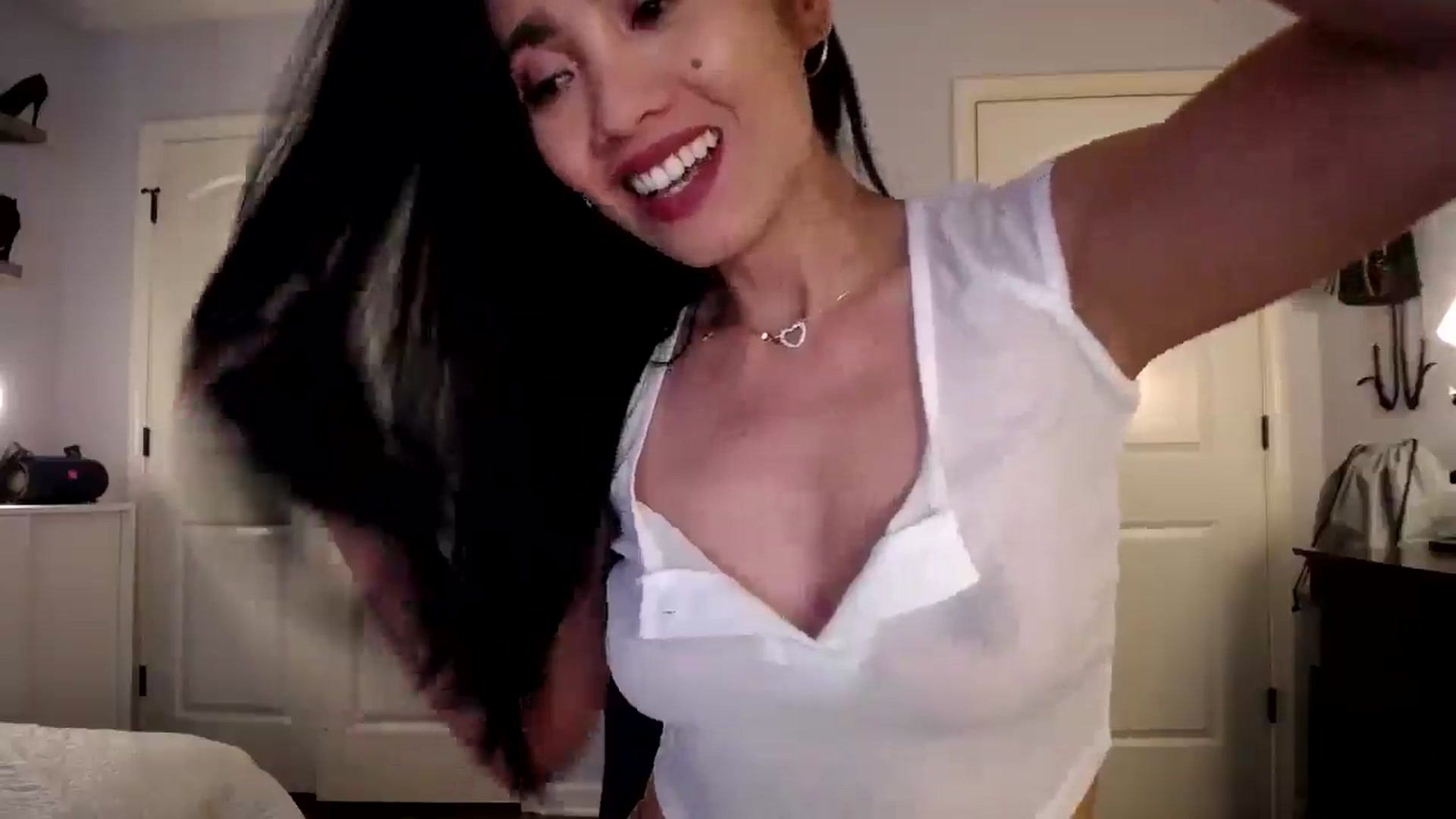 Gallery image thumbnail from AsianLuv_4U's myfreecams stream on, 04/21/2025, 17:04 image 8 of 20