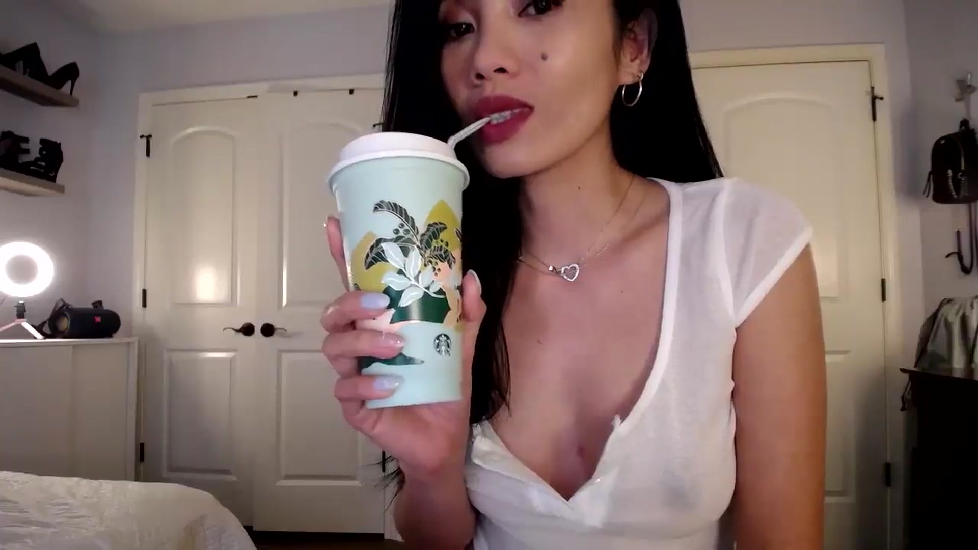 Gallery image thumbnail from AsianLuv_4U's myfreecams stream on, 04/21/2025, 17:04 image 5 of 20