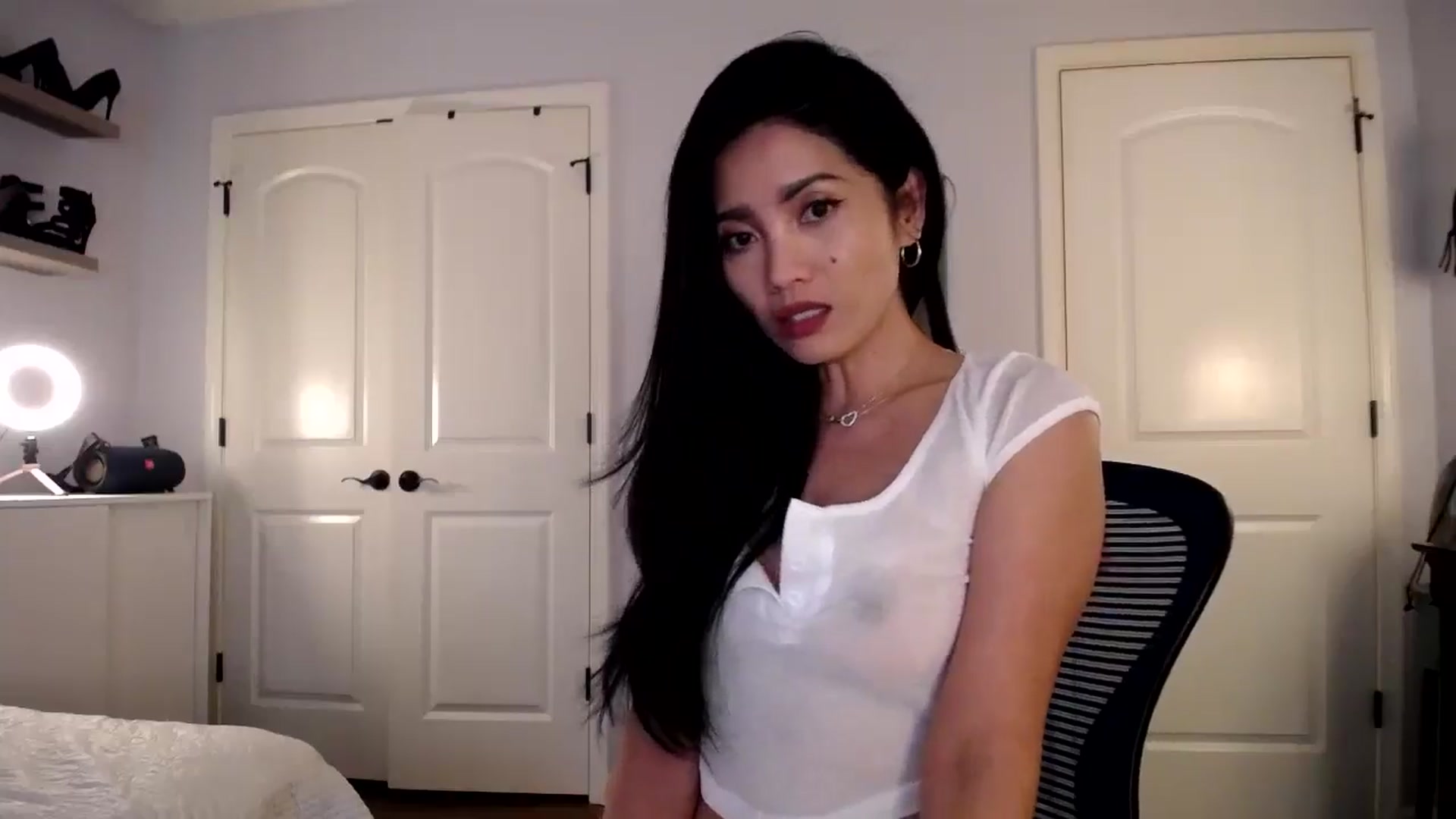 Gallery image thumbnail from AsianLuv_4U's myfreecams stream on, 04/21/2025, 17:04 image 16 of 20