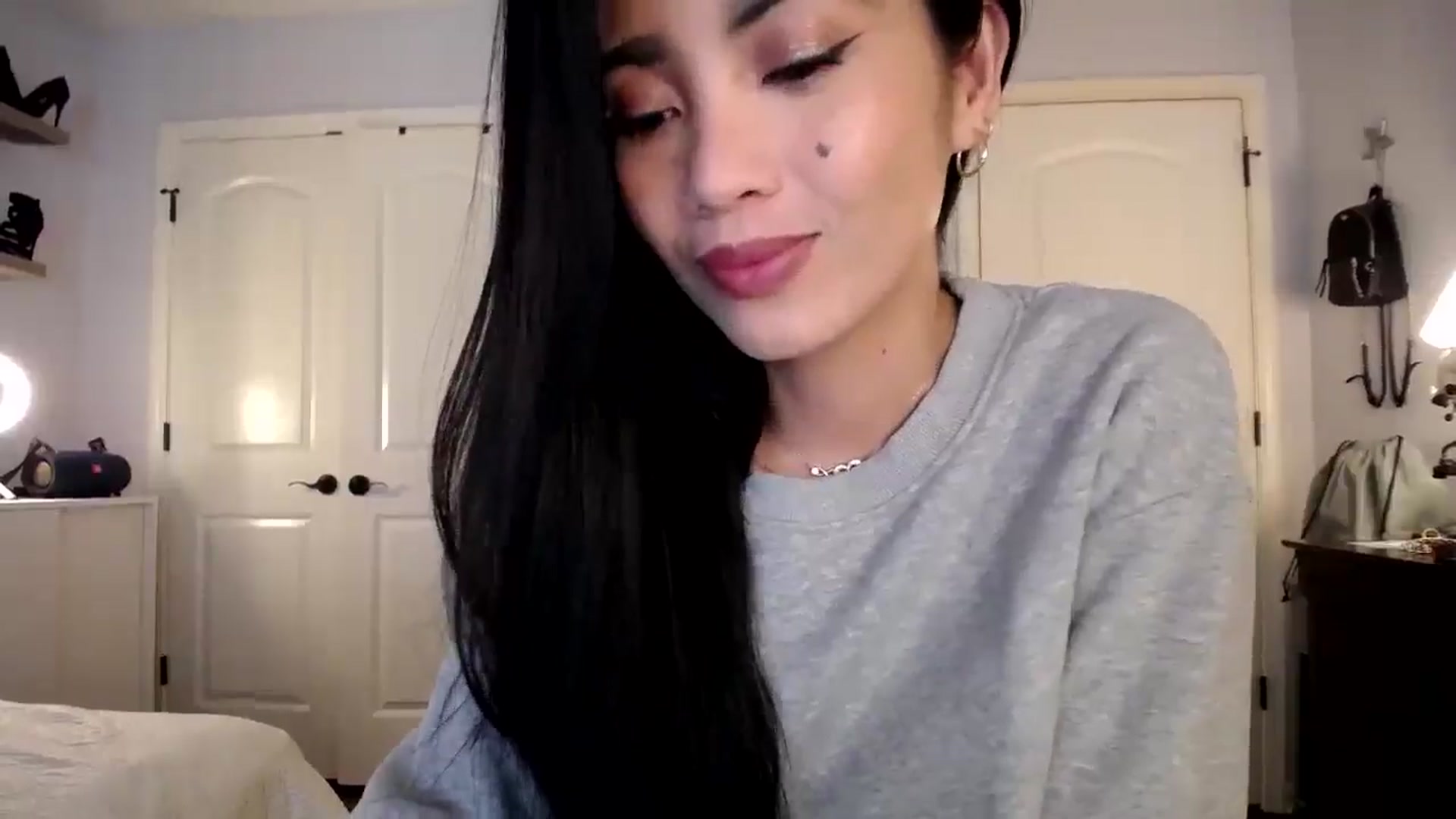 Gallery image thumbnail from AsianLuv_4U's myfreecams stream on, 04/28/2025, 16:16 image 15 of 20