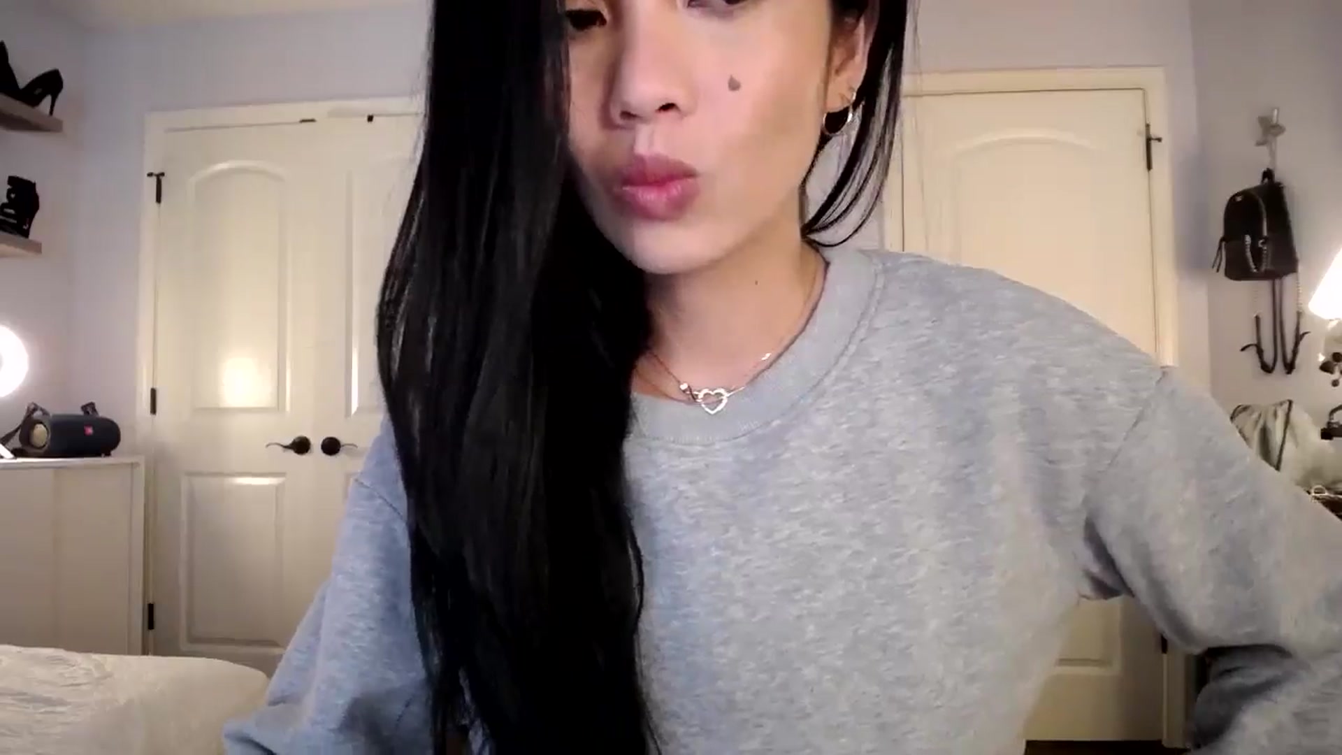 Gallery image thumbnail from AsianLuv_4U's myfreecams stream on, 04/28/2025, 16:16 image 19 of 20
