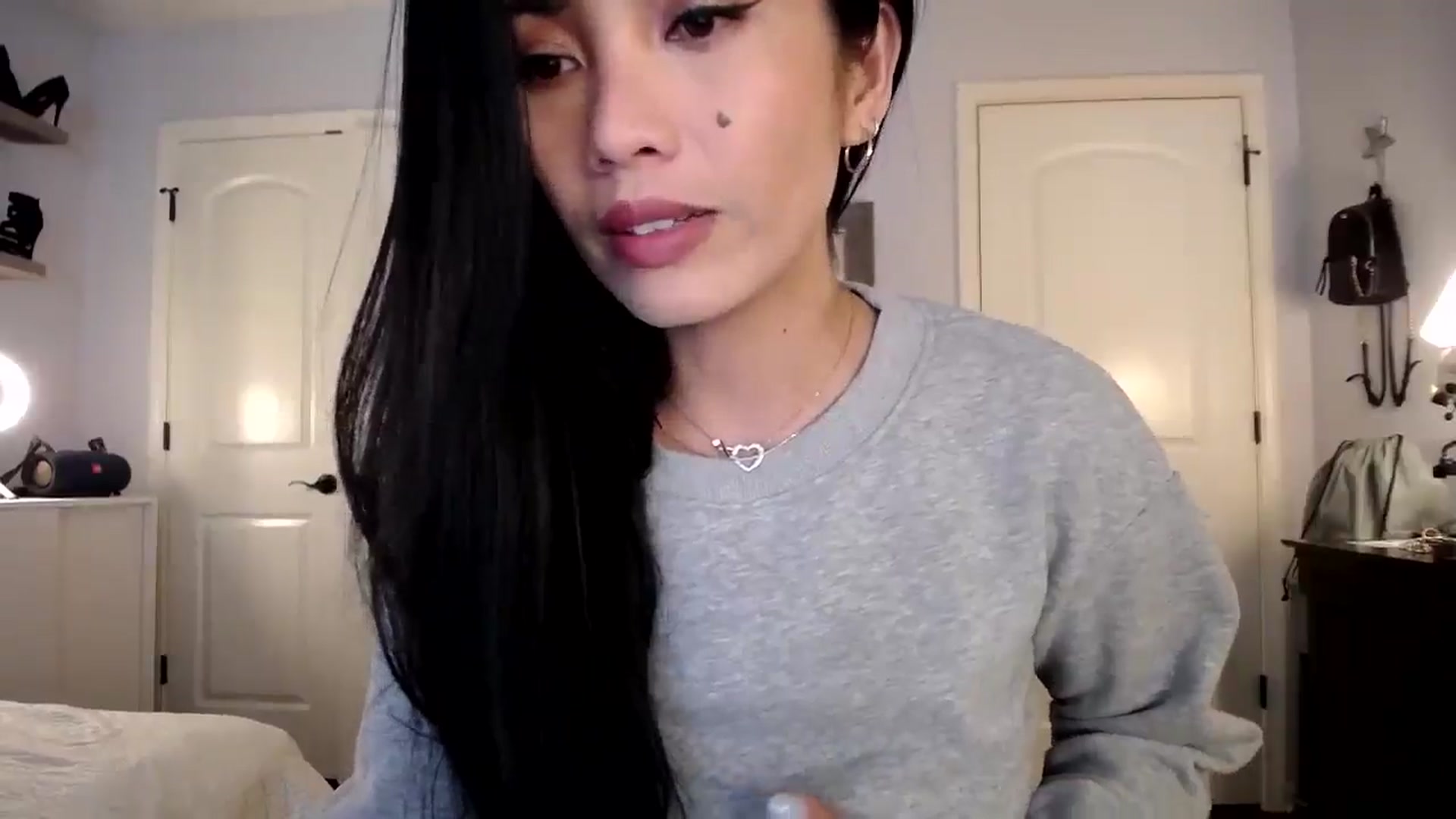 Gallery image thumbnail from AsianLuv_4U's myfreecams stream on, 04/28/2025, 16:16 image 16 of 20