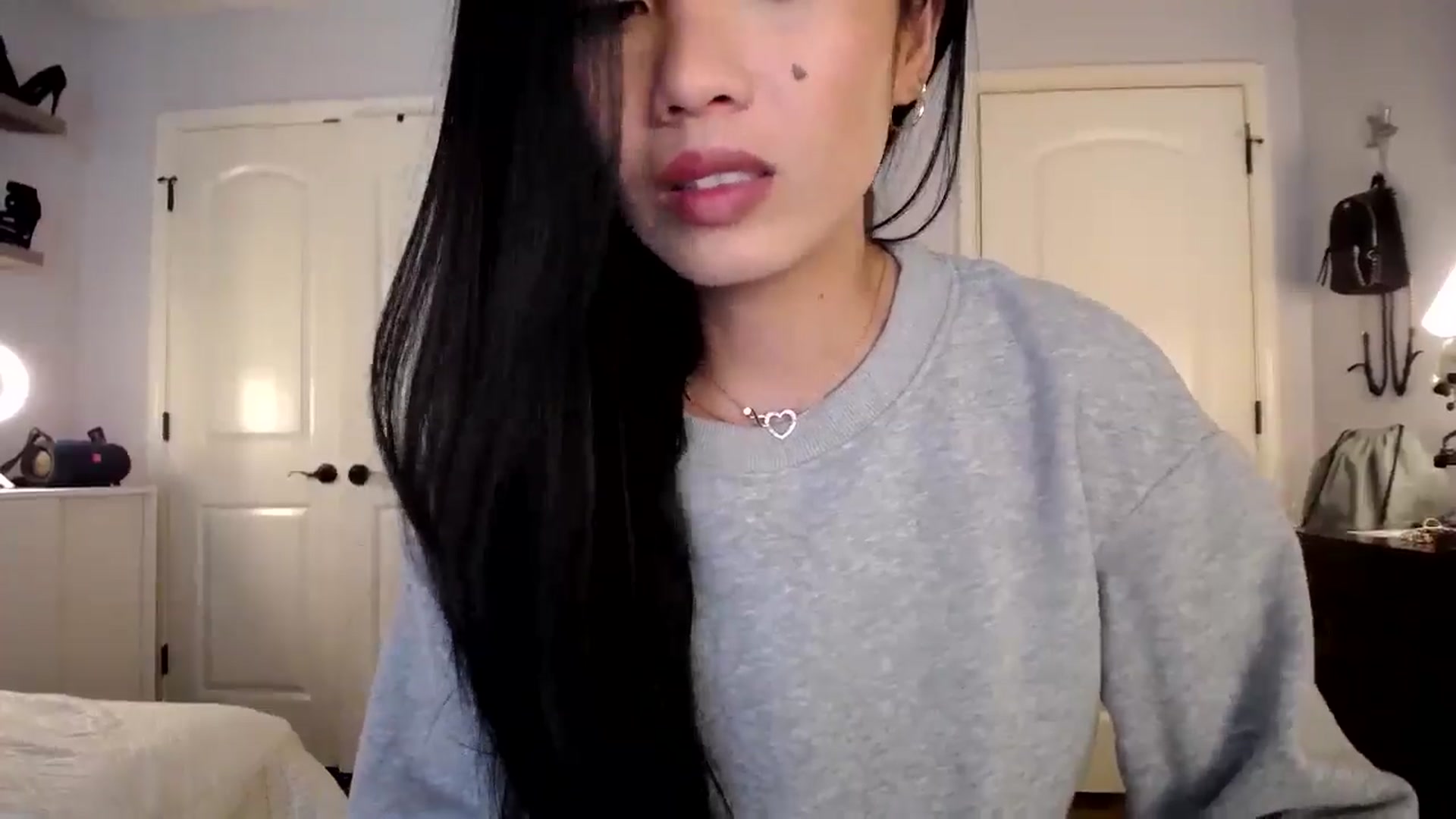Gallery image thumbnail from AsianLuv_4U's myfreecams stream on, 04/28/2025, 16:16 image 17 of 20