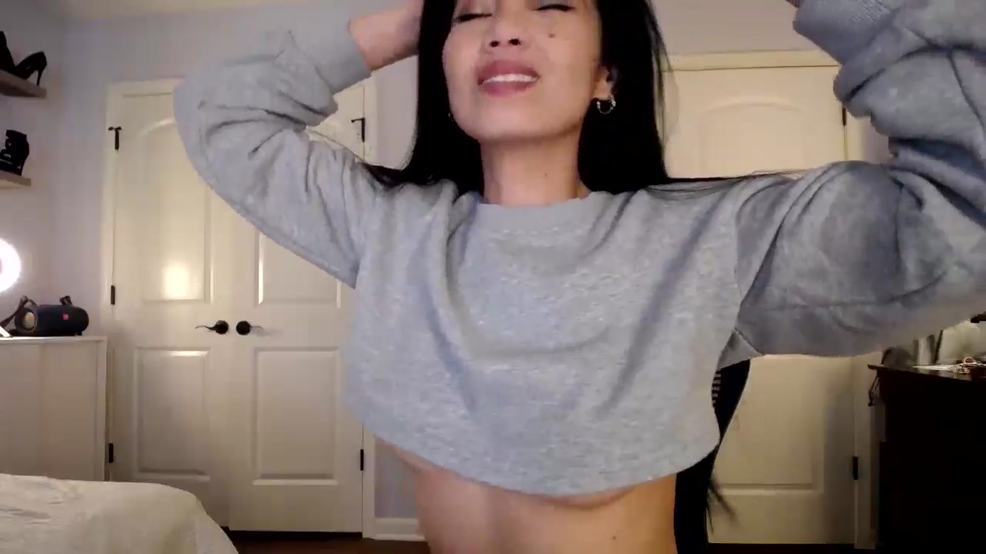 Gallery image thumbnail from AsianLuv_4U's myfreecams stream on, 04/28/2025, 16:16 image 14 of 20